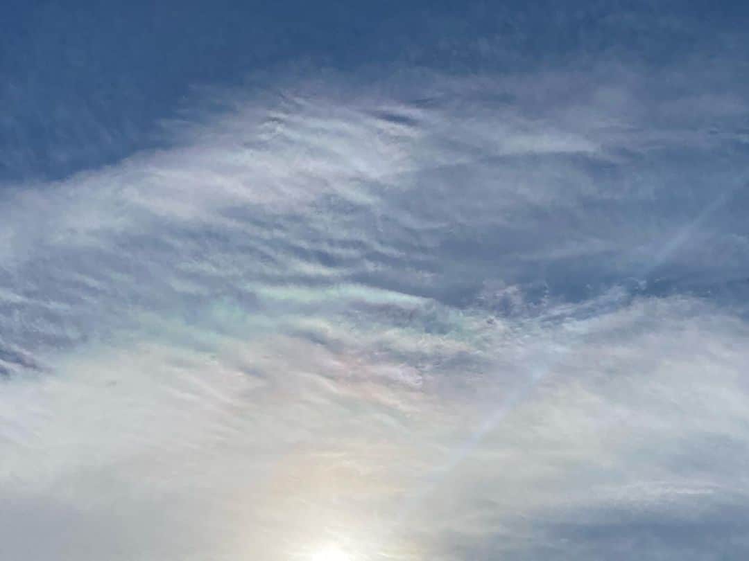 石榑亜紀子さんのインスタグラム写真 - (石榑亜紀子Instagram)「彩雲！🌈🤗  #彩雲 #彩雲🌈 #きょうの空 #🌈 #空 #心の浄化 #空が好きな人と繋がりたい #sky #skylovers #instasky #ランナー #ランニング部  #走る気象予報士 #アスリートフードマイスター2級」12月19日 9時44分 - guregure_46