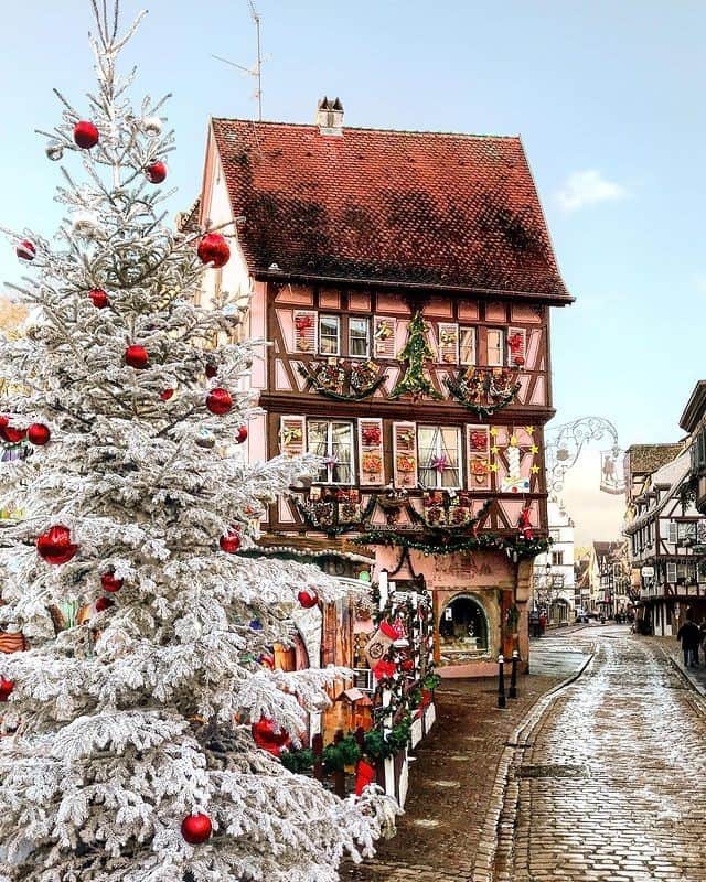 Lonely Planetのインスタグラム：「Cozy holiday vibes.⠀⠀⠀⠀⠀⠀⠀⠀⠀ 📷 via @bei.bei.wei⠀⠀⠀⠀⠀⠀⠀⠀⠀ 📍 France⠀⠀⠀⠀⠀⠀⠀⠀⠀ #Lonelyplanet #Holidaylights #france #Colmar」