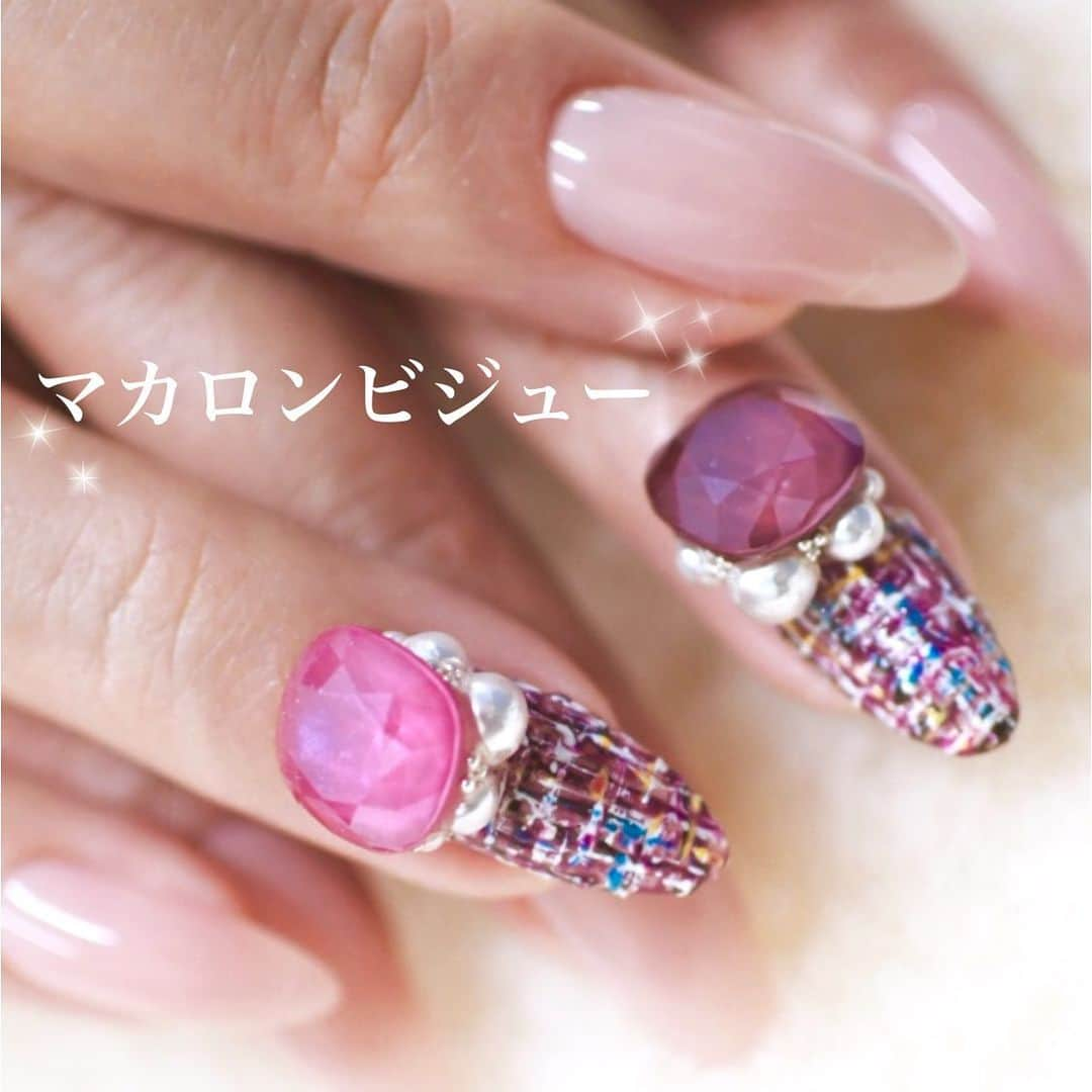 Riyo.Nailartistさんのインスタグラム写真 - (Riyo.NailartistInstagram)「１ヶ月取れない綺麗なビジューの置き方♡ オンラインサロンにてアクリルの基本的な取り方からみっちり習得できます😊✨ マカロンビジューのやり方を国内でお伝えするのは初めてです✨ 詳しくは前のポストか、IGTVのインスタLIVE保存しているので見てね💕 . . .  #RAMUSEForYourBeauty#nail#nails#gelnail#ネイル#ジェルネイル#ネイルサロン大阪 　#冬ネイル　#関西ネイルサロン#大阪ネイルサロン #ネイルサンプル #ウェディングネイル #ネイル検定　#セルフネイル#オンラインサロン#dmmオンラインサロン　#dmmオンライン　#ビジューネイル　#ネイル動画　#ネイルスクール　#ネイルレッスン #ネイル大好き　#ネイル好き #ネイル好きな人と繋がりたい #ネイル好きと繋がりたい #ネイリスト#riyoオンラインサロン」12月19日 9時42分 - riyo1621