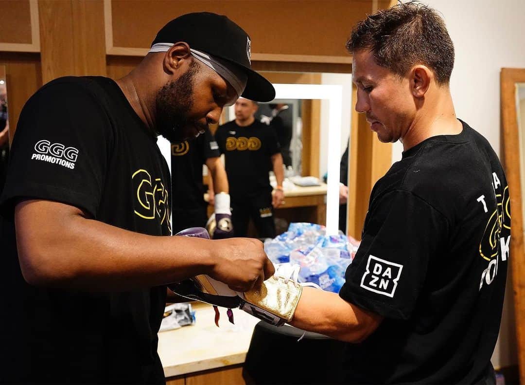 ゲンナジー・ゴロフキンさんのインスタグラム写真 - (ゲンナジー・ゴロフキンInstagram)「It’s time! 🔥」12月19日 10時02分 - gggboxing
