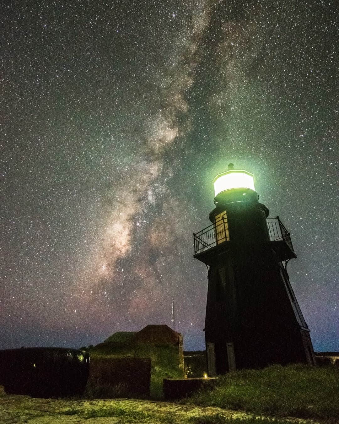 アメリカ内務省さんのインスタグラム写真 - (アメリカ内務省Instagram)「Located 70 miles west of Key West, #Florida, Dry Tortugas #NationalPark is accessible only by boat or float plane. A primitive campground is located next to Historic Fort Jefferson for those who are looking for a little more adventure. Don't forget that half the park is after dark! Photo @drytortugasnps by Bryan Goff (www.sharetheexperience.org). #MilkyWay #PeaceInParks #FindYourPark #usinterior」12月19日 10時05分 - usinterior