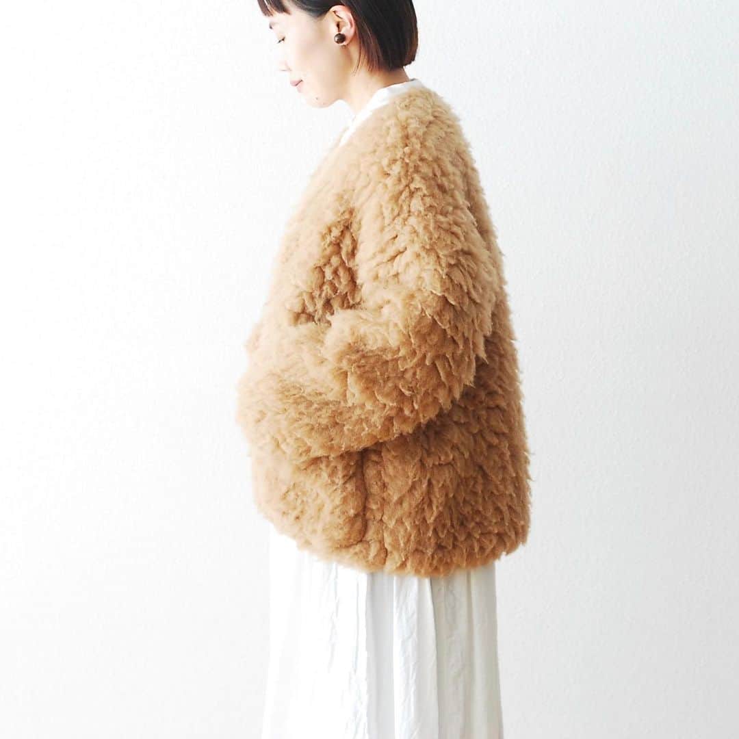 のインスタグラム：「#10倍ポイント開催中！ ［ #wm_ladies ] TOUJOURS / トゥジュー “Button Front Fly Big Cardigan Jacket - Extra Fine Baby Camel*Silk Furry Cloth” ￥173,800- _ 〈online store / @digital_mountain〉 https://www.digital-mountain.net/shopbrand/ct449/ _ 【オンラインストア#DigitalMountain へのご注文】 *24時間受付 *15時までのご注文で即日発送 *1万円以上ご購入で送料無料 tel：084-973-8204 _ We can send your order overseas. Accepted payment method is by PayPal or credit card only. (AMEX is not accepted)  Ordering procedure details can be found here. >>http://www.digital-mountain.net/html/page56.html  _ #ts_s #ティーエスエス #TOUJOURS #トゥジュー _ 本店：#WonderMountain  blog>> http://wm.digital-mountain.info/ _ 〒720-0044  広島県福山市笠岡町4-18  JR 「#福山駅」より徒歩10分 #ワンダーマウンテン #japan #hiroshima #福山 #福山市 #尾道 #倉敷 #鞆の浦 近く _ 系列店：@hacbywondermountain _」