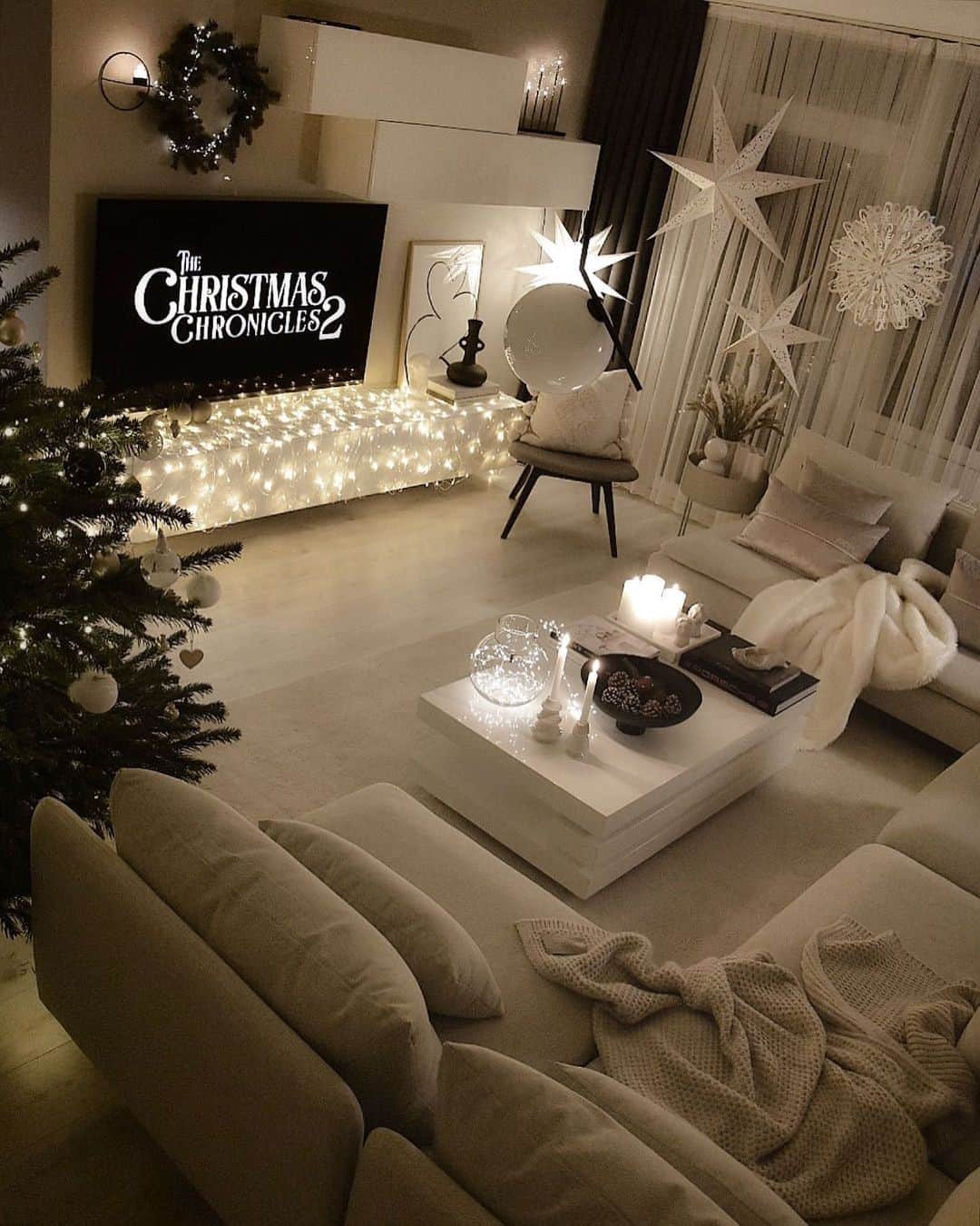 Crazy Roomsのインスタグラム：「@zeynepshome wishes you amazing evening and good night✨ 🎄」