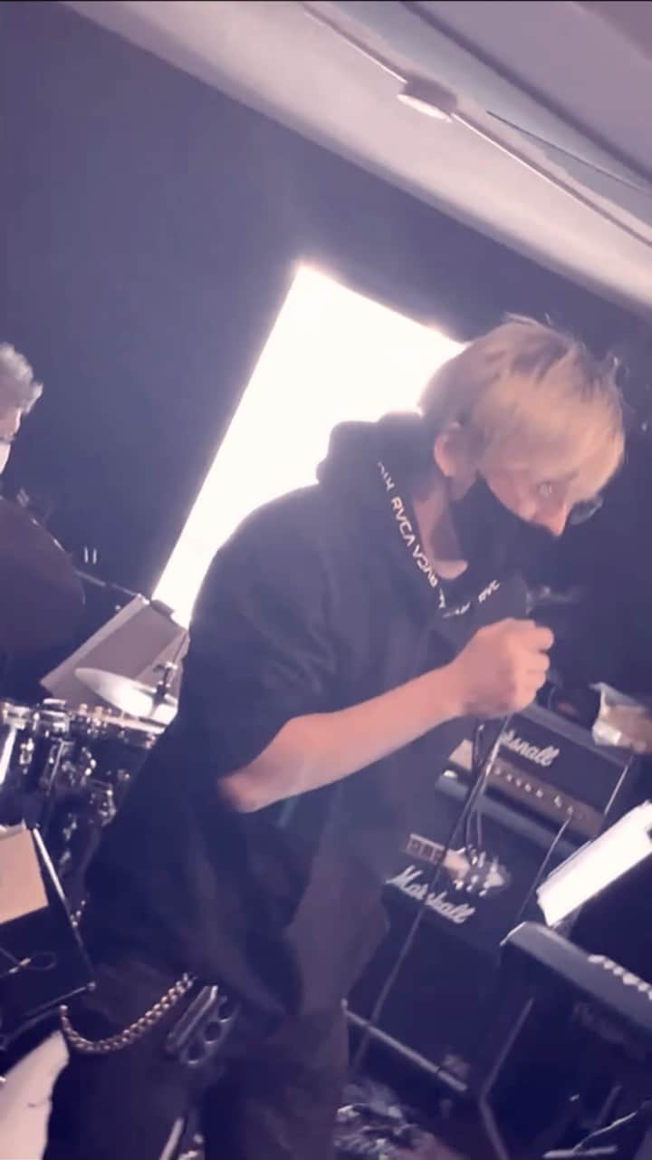 山口賢人のインスタグラム：「初リハ、一発撮り  12/24、宜しくお願いします⚡️  #ストリッパー　#ジュリー　#沢田研二」