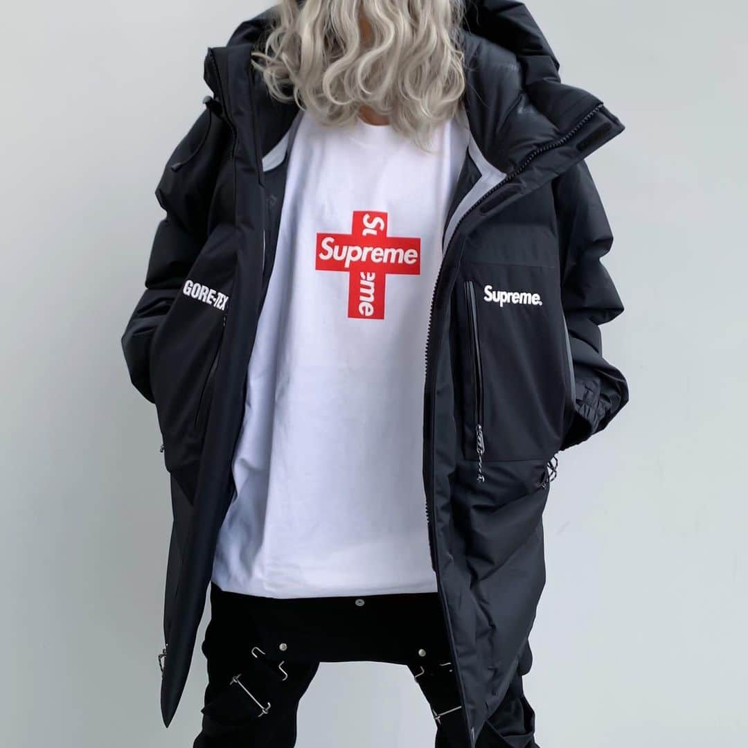 Supreme Mihoのインスタグラム：「✝️✝️✝️ ✩ "Cross Boxlogo Tee" ✩ @supreme_leaks_news @supreme__hustle @dropsbyjay @supcommunity @strictlypreme @mrbld @suptalk  #supreme #boxlogo #supremenyc #supremenewyork #supremejapan #supremeboxlogo #supremeheat #supremeteam #hypeaf #hypefeet #streetfashion #streetstyle #streetwear #streetgirl #supremegirl #シュプリーム #ストリートファッション #ストリート #今日のコーデ #700fill」