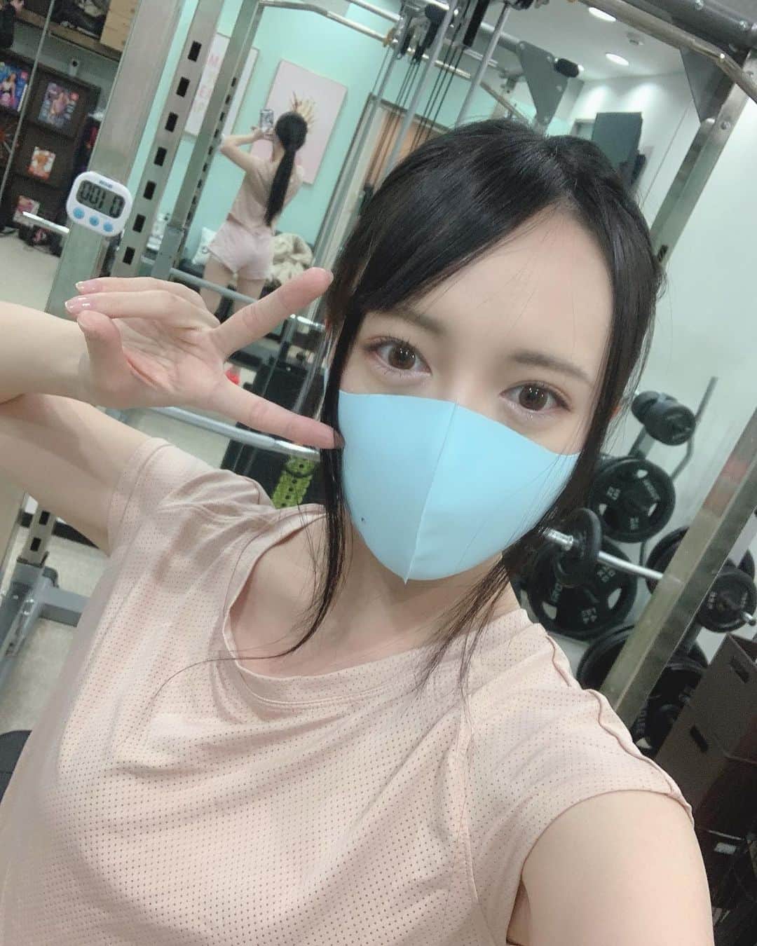 のインスタグラム：「新宿西口の( @kayg_personalgym )でトレーニングいてきたニダ🍒 サイコパスのトレーナーさんおもしろい🌼.* そういえば最近お尻の筋肉痛こなくなったなあ🤔 もっとお尻大きくなりたい🍒🍒 がんばるぞお❣️」