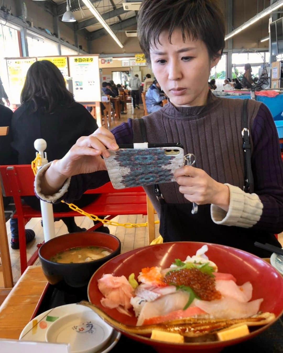 にしおかすみこさんのインスタグラム写真 - (にしおかすみこInstagram)「#お昼ご飯 上手に撮りたくて必死。 美味しくてがっつく私を。 。。おのちゃんが、撮っている。。 #小野真弓　ちゃん😳 一枚は、 私が撮った唯一のおのちゃん。」12月19日 10時31分 - nishioka_sumiko