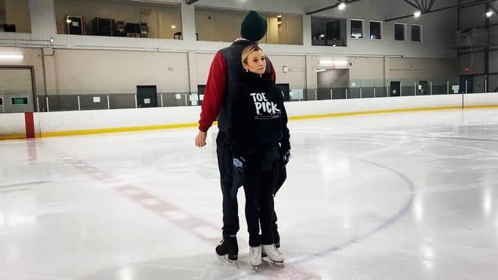 カーステン・ムーア＝タワーズのインスタグラム：「A collection of our 20/21 free program ✨ 🎵 The Blowers Daughter ~ @damienrice  💃🏼 @juliemarcotte23  ⛸ @jackson.ultima  👚 @toepickapparel」