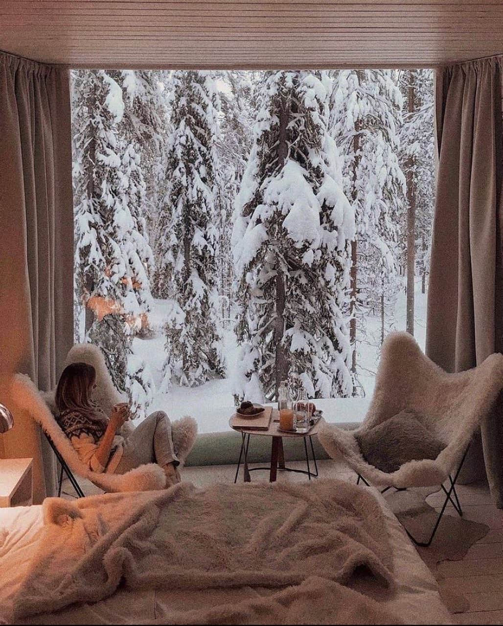 FRENCH GIRLのインスタグラム：「Staying home isn’t so bad when you’re surrounded by a real life winter wonderland ❄️ #HappyFriday, French Girls — have a safe and happy weekend! 🤍  Photo by @belaya.lena ✨」
