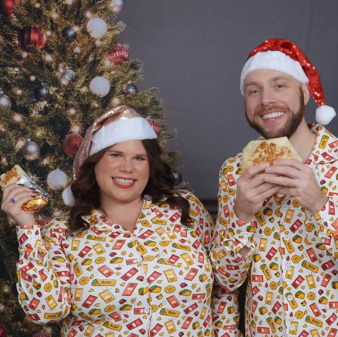 Taco Bellさんのインスタグラム写真 - (Taco BellInstagram)「“Jingle bells, taco shells, Chalupas all the way. Oh what fun it is to eat Crunchwraps every day, hey!” - @beendanktified #TacoBellShop」12月19日 10時36分 - tacobell