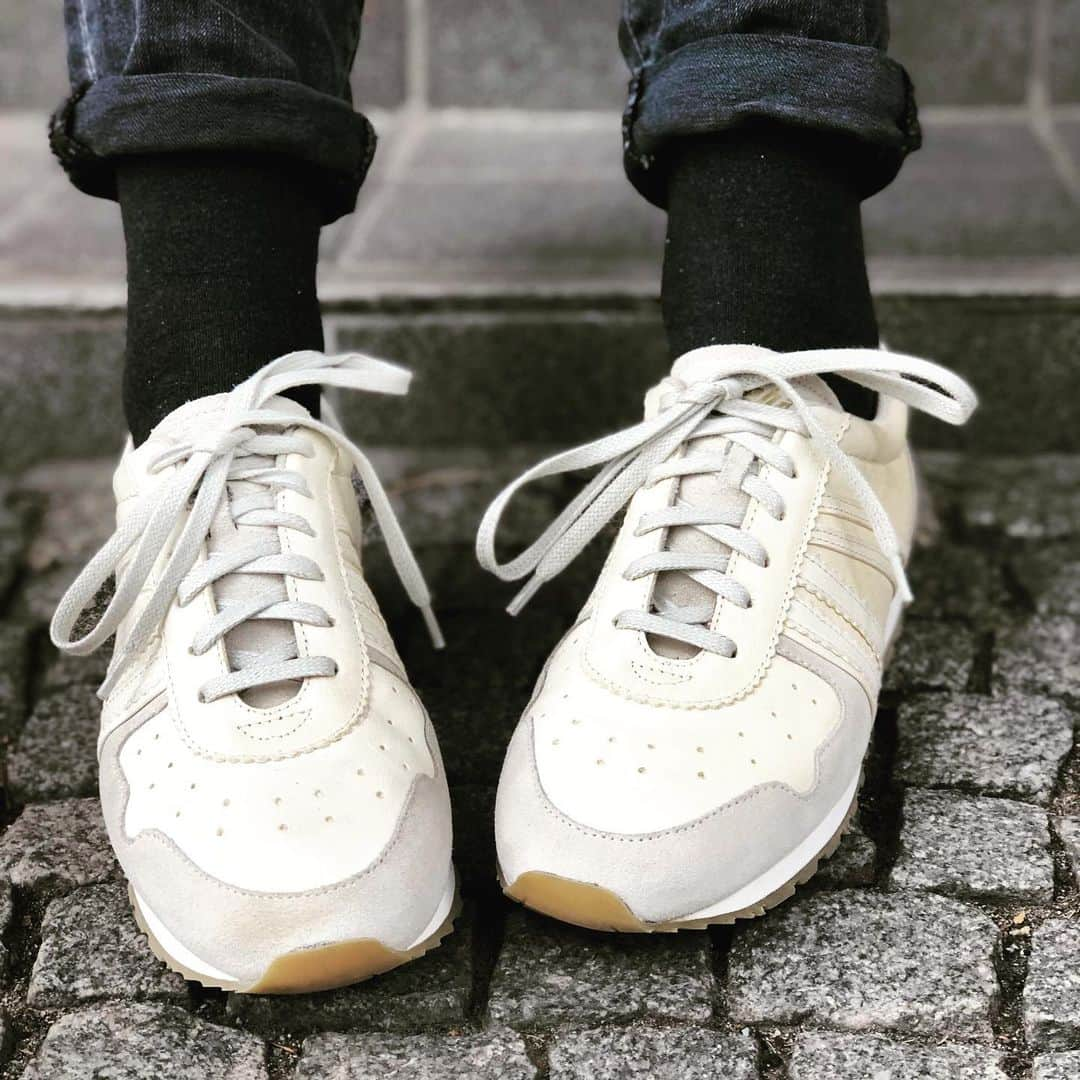 ツェハさんのインスタグラム写真 - (ツェハInstagram)「The Streetwear Marathon Collection Check Online!  A special feature of the #ZEHA #Marathon, a track and field running shoe from the #1980's, is the precision construction of the outsole, composed of a intermediate layer of light EVA-material sewn together with a leather innensole inside the calf's leather inner lining. This composition improves stability, facilitating runnability. The top edge of the shoe is upholstered like in the Olympia's, protecting the Achilles tendon. The perforation of the outer leather of the vamp enhances air circulation around the foot. Handmade in Portugal. #zehaberlin #zeha #sneakers #heritage #onlineshopping #bleibtgesund #stayhome #vintagesportswear #club  #vintagesport #sport #berlin #pictureoftheday #oldgermanbrand #berlinstyle #shoes #scarpe #calzature #zehasocken kers #sneakeraddict #sneakerness #blackandwhite #versandkostenfrei #stayhome #newretro」12月19日 10時46分 - zehaberlin