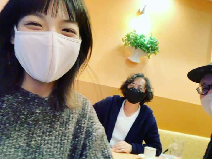 永吉明日香のインスタグラム：「#全力帰宅部 細川さんとヤマケン監督の言葉の力がいつもすごくて、なんて贅沢な時間を過ごしてるんだろうと、毎度思う🌠 細川さんの書いた作品が映画になって、監督はもちろんヤマケン監督で。🎬 その作品に少しでもいいので出演したいな、と、よく思います😛めっちゃ夢☝️ お花屋さん役とかで🌻🌼🌹笑 #いろんなことに対しての着眼点がいつもすごくて笑う#今年はたくさんお世話になりました☺️」