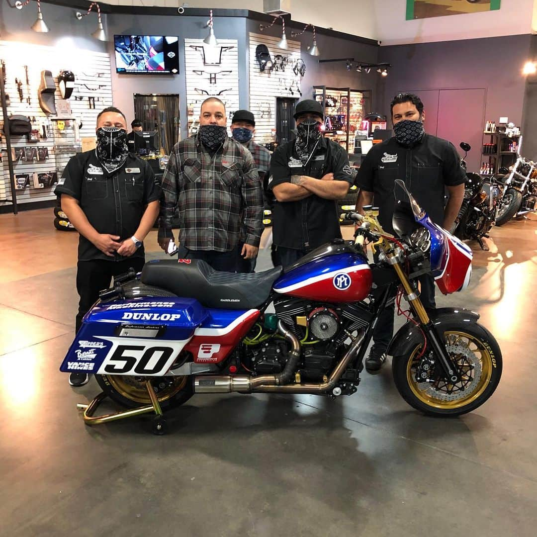 ロバート・パトリックさんのインスタグラム写真 - (ロバート・パトリックInstagram)「We have a Performance Machine Performance Bagger on the Floor of Harley-Davidson of Santa Clarita ! #ride #bagger #performance #harleydavidson #santaclarita」12月19日 10時55分 - ripfighter