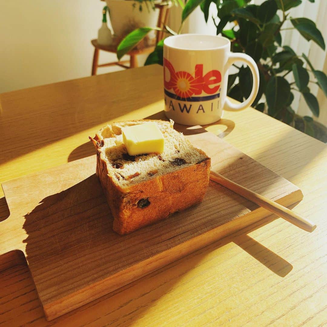 森貴美子さんのインスタグラム写真 - (森貴美子Instagram)「葡萄パンとバターの組み合わせが大好きだ！🍇🧈🥖」12月19日 10時47分 - morikimi_morikimi