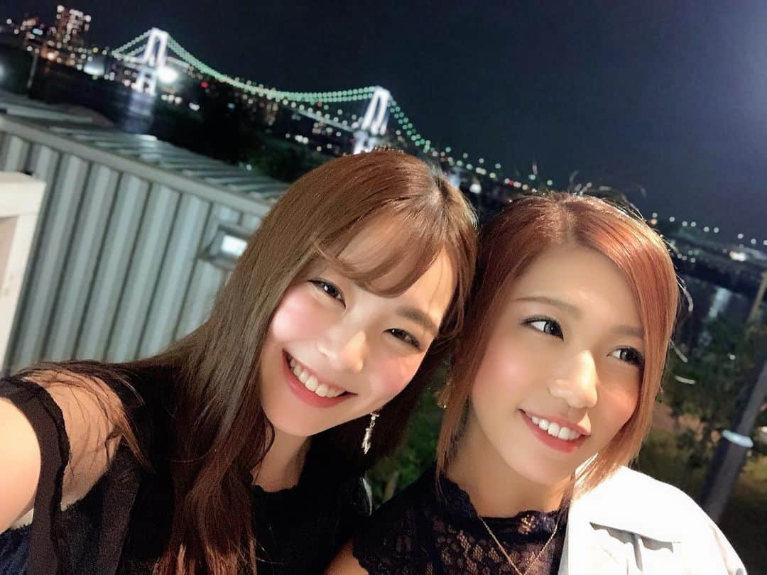 のインスタグラム：「昨夜のぷにBDイベント、盛り上がっていました🎉 来てくださった皆さん、ありがとうございました☺️ . せなとぷにって似てるってよく言ってもらえるんですが、さっきも一緒にご飯食べてて思ったのは 鬼マイペースなところが1番似てる。。まるで自分を見ているようで笑ってしまいました笑笑 まだ入って1年経たずでファンも沢山、頑張り屋のぷにだからこそ昨日の1日があったんだなあと☺️ あともうひとつ、ぷには絶対にネガティブな事言わないんです☝️私も学ぶところが多き妹！ . 来月からしばらくお休みになってしまうけど、またプライベートで遊ぼうね🥰 本当に今日はお疲れ様でした👏 改めて！お誕生日おめでとう☺️🎂💓 . . さっき撮ればよかった今日の写真無かった〜😂笑笑 . . #バーレスクヤバイ#バーレスク東京 #パリオン #ショーガール #ショークラブ #ダンサー #バーレスク #モデル #ギャル #私服  #インスタ映え #ナチュラルメイク #burlesquetokyo #burlesque #dancer #showgirl #instagood #private #selfie」