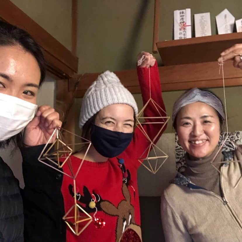 イレーネさんのインスタグラム写真 - (イレーネInstagram)「note to myself... とても長い文章を書いたのに全部消えちゃったので、要点だけお伝えします⭐︎  パーマカルチャーデザイナーの榊笙子さんにヒンメリ作り教わったのです。ありがとうございました！  今1番刺さっている言葉 #パーマカルチャー #アーバンパーマカルチャー #nvc （non-violent communication ） #むらさき麦  #藤川のむらさき麦 #岡崎市藤川  . むらさき麦綺麗すぎる . ちなみに　@greenjourney2020 ポッドキャスト最新回では、笙子さんを訪ねてパーマカルチャーガーデンやエディブルスクールヤードの話などなどいろんなお話を伺ってます、ぜひ聴いてみてね」12月19日 10時50分 - irenedewald