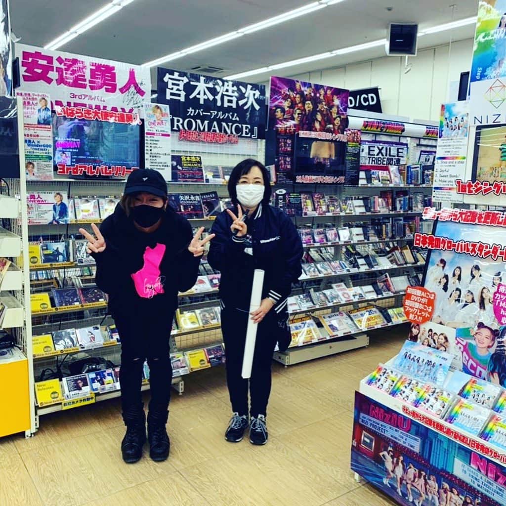 安達勇人さんのインスタグラム写真 - (安達勇人Instagram)「12/16僕の3rdアルバム『ONEWAY』がリリースされました！！！ 是非店頭でゲットしてくださいね😊」12月19日 10時56分 - yuto_adachi_official