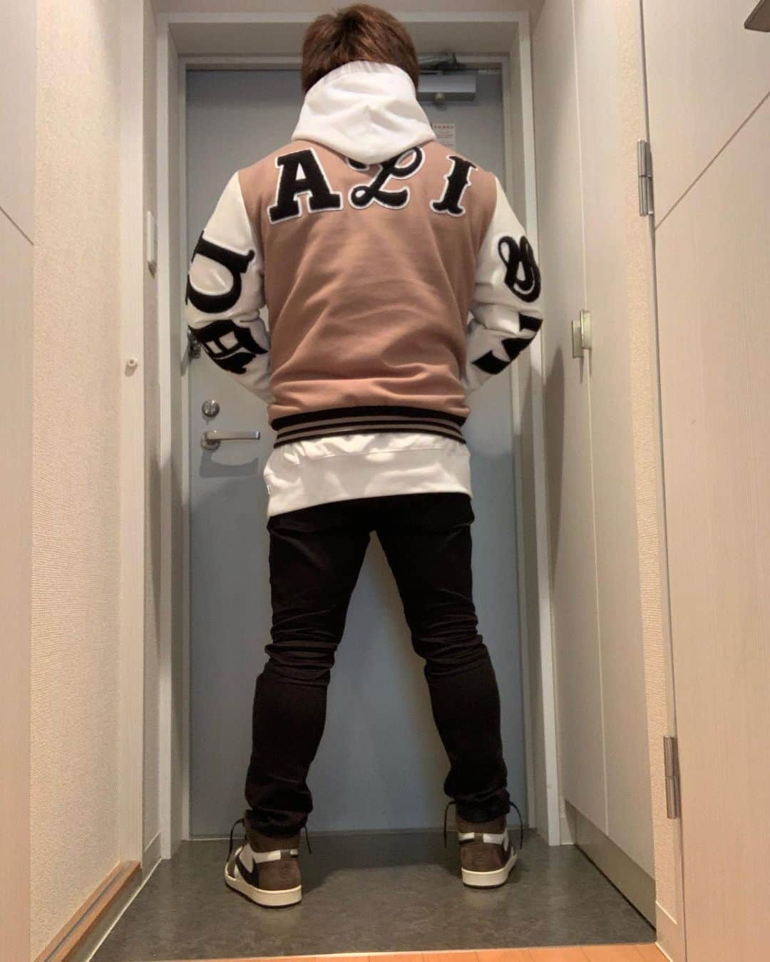 岩本煌史さんのインスタグラム写真 - (岩本煌史Instagram)「Outer:DUALISM Tops:SAPEur T-shirt:SAPEur Pants:nudie jeans Socks:DUALISM Kicks: NIKE AIR JORDAN 1 RETRO HIGH OG TS SP TRAVIS SCOTT  #ajpw #全日本プロレス #イワモトヘッズ #スニーカーヘッズ #三重県 #桑名市 #出身 #岩本煌史 #dualism #hoodie #SAPEur  #nike #ナイキ #AJ1 #aj1travisscott #nudiejeans #travisscott #ootd」12月19日 10時58分 - koji_iwamoto