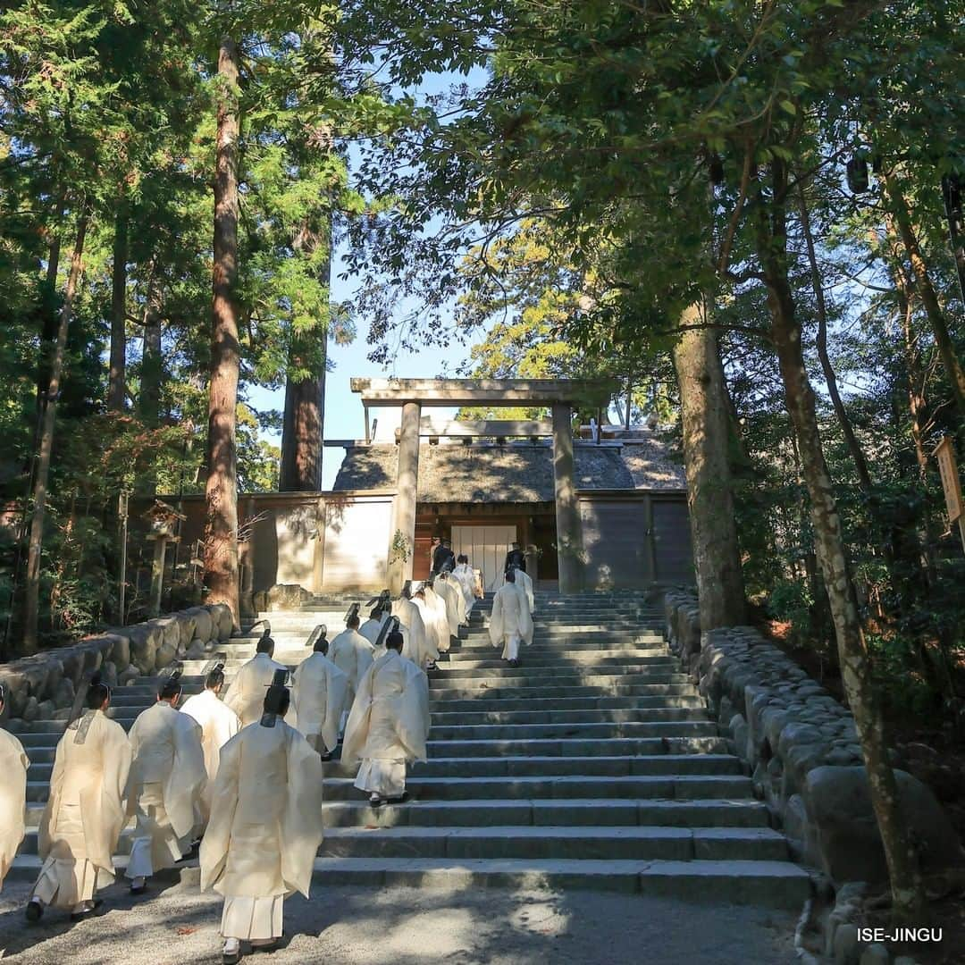 伊勢神宮さんのインスタグラム写真 - (伊勢神宮Instagram)「#伊勢神宮 #神宮 #神社 #心のふるさと #内宮 #正宮 #皇大神宮 #月次祭 #奉幣 #参進  #ISEJINGU #JINGU #SOUL_of_JAPAN #japan #jinja #shinto #naiku #kotaijingu #tsukinamisai #ritual」12月19日 11時00分 - isejingu.official