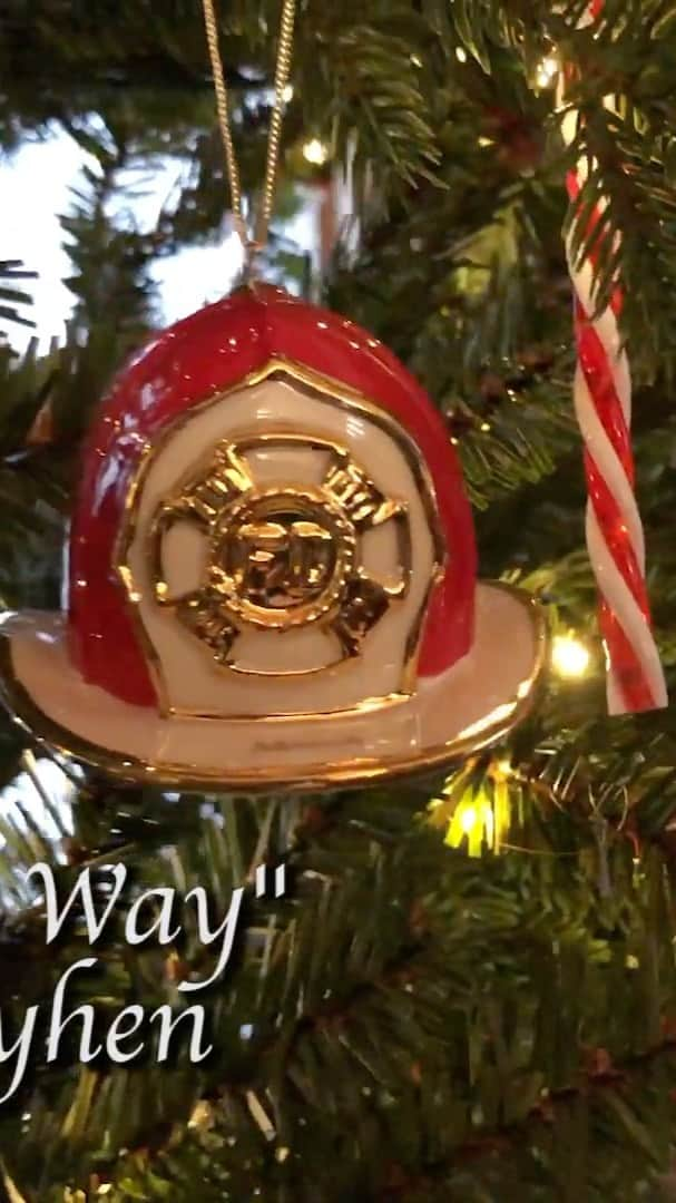 クリスチャン・ストールティのインスタグラム：「Season’s Greetings!  Kid Mayhem have just released their first Holiday Song —  “In Harm’s Way” — a Musical Christmas Card to their pal Deputy Chief @SteveChikerotis, and to firefighters everywhere.  Thank you to all who submitted photos. Thank you to Dave Leffel of BAM Studios, for his patience and his deft hand in the recording studio.  Thank you to Bayley Pokorny, for his brilliant instincts and machine-like efficiency as director/editor of this video.  Thank you to Miranda Rae Mayo and Jesse Spencer for being in a band with me.  You two are musical samurais, and I am in awe of both of you.  Everyone, please share this with any firefighters you may know.  Happy holidays and deepest thanks to all First Responders this Holiday Season.   @mrmayo @chikerotis @bayley.pokorny」