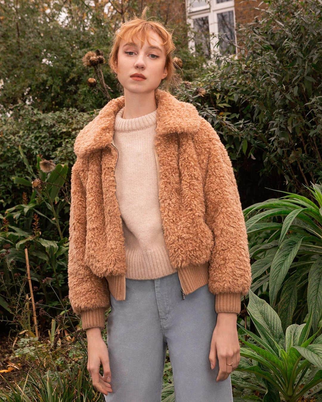 レベッカテイラーさんのインスタグラム写真 - (レベッカテイラーInstagram)「Through The Lens: @ashleyjangphoto finds an inspired setting for our Curly Faux Shearling Coat and Braided Pullover.」12月19日 11時08分 - rebeccataylornyc