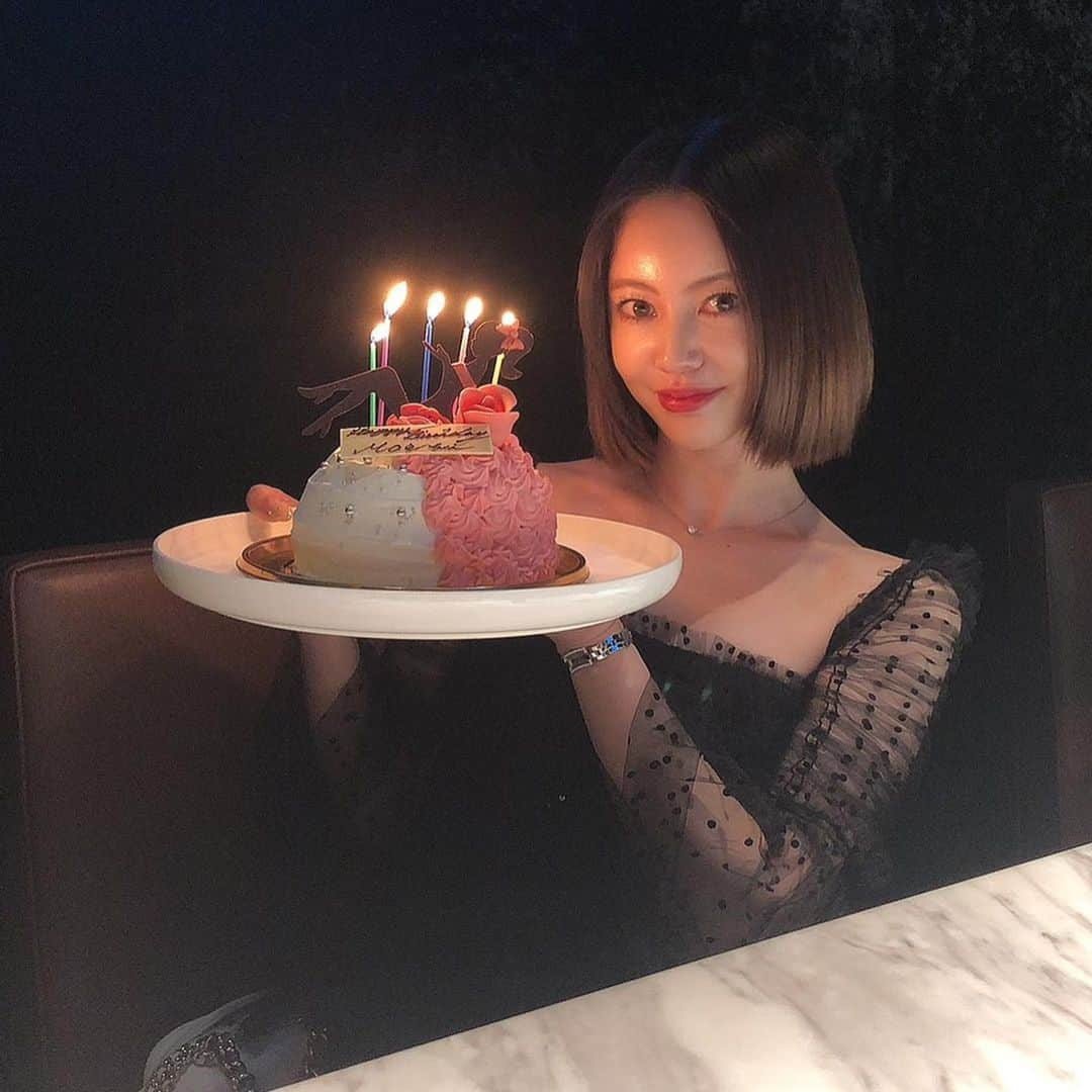 松下萌子さんのインスタグラム写真 - (松下萌子Instagram)「HAPPY BIRTHDAY TO MEEEEE🎉🍰💜 こんな最中ですが今年も無事お誕生日を迎えました。 お祝いして貰えて幸せ。 この1年も沢山頑張ります。 いつも有難う御座います❗  #moeco  #moecochalkart #松下萌子 #happybirthday」12月19日 11時20分 - moecochalkart