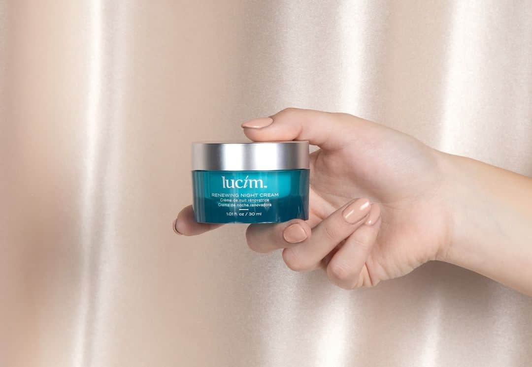ARIIX Officialさんのインスタグラム写真 - (ARIIX OfficialInstagram)「😴 Take your bedtime routine to another level with liposome-encapsulated 🏔️ glacial water from the Swiss Alps!⁠ ⁠ This advanced technology delivers targeted hydration deep into your skin, working hard while you sleep easy.⁠ ⁠ 🛒 Buy Now » ShopARIIX.com⁠ ✨ Details » https://bit.ly/LucimFacts⁠ ⁠ ⠀⠀⠀⠀⠀⠀⠀⠀⠀⁠ #resultsovertrends #flawlessskinFTW #ariix360 #ariix365 #lucim #dermatologisttested #crueltyfree #leapingbunny #vegan #nontoxic #glutenfree #nongmo #ewgverified #botanicals #ariix #ariixproducts #skincare #nightcream #lucimrenewingnightcream #lucimnightcream #skin #skincareroutine #skincareproducts #skincaretips #lucimskincare #skincaregifts #giftideas #giftsforher」12月19日 11時30分 - partnercoglobal