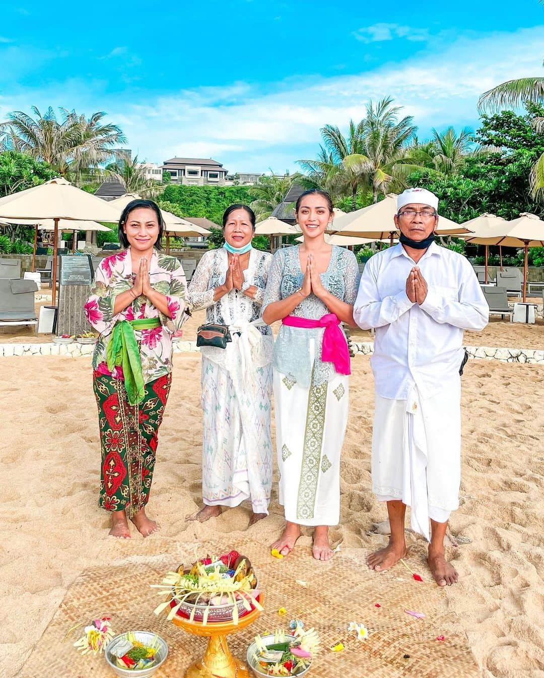 ジェシカ・イスカンダルさんのインスタグラム写真 - (ジェシカ・イスカンダルInstagram)「Kembali lagi ke awal #bali #bersih」12月19日 11時24分 - inijedar