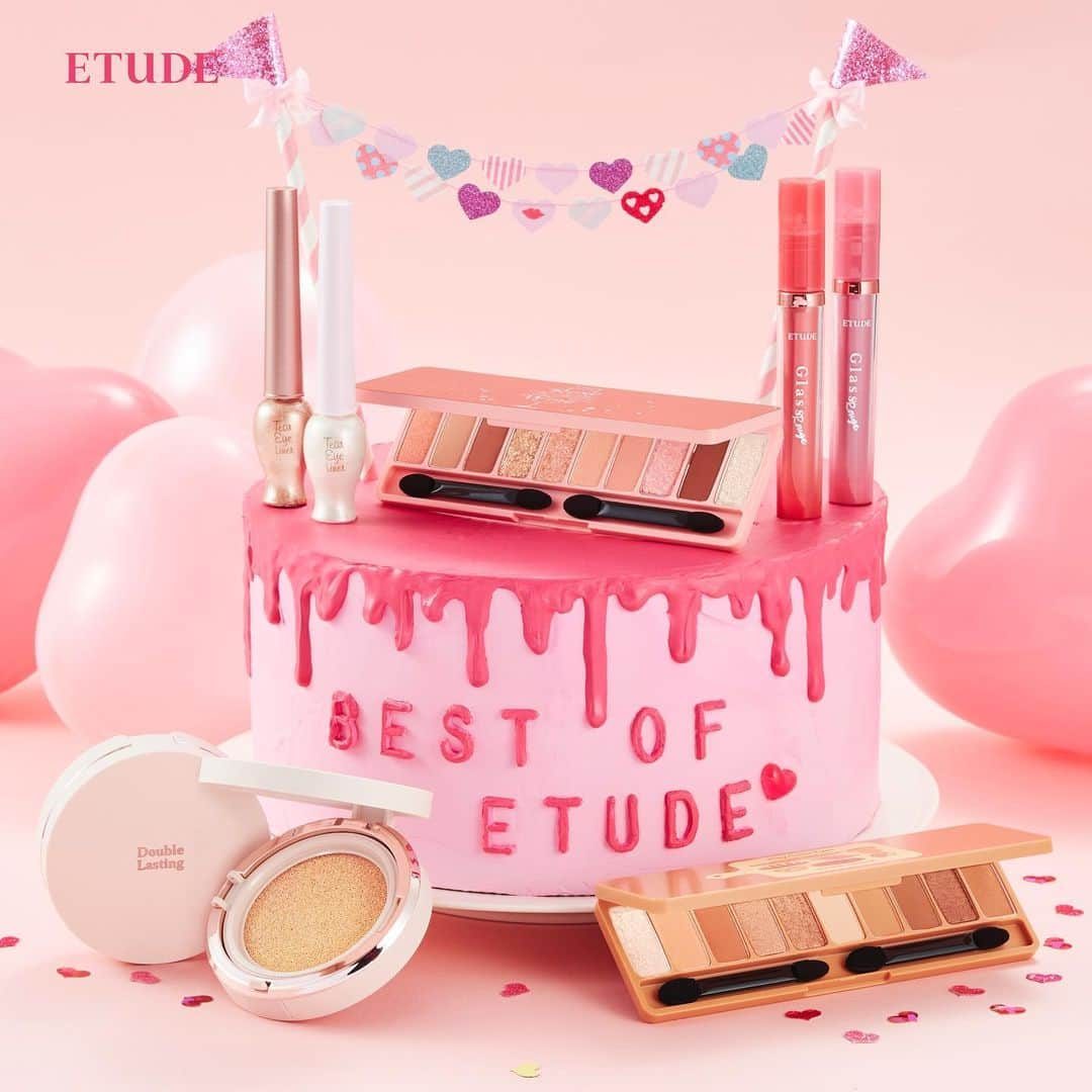 エチュードハウスさんのインスタグラム写真 - (エチュードハウスInstagram)「2020年に皆様に愛された﻿BEST OF ETUDE👑﻿ 大人気のアイテムをご紹介🥳💞﻿ -﻿ 👑プレイカラー アイシャドウ ロゼワイン﻿ 大人カワイイを目指すならコレ💕﻿ くすみピンクの上品な色合いが大人気🌹 ﻿ 👑プレイカラー アイシャドウ ベイクハウス﻿ 初心者からメイク上級者までマストで使える🥖 ナチュラルなブラウンで捨て色なし🥯🥨﻿ ﻿ 👑ティアーアイライナー﻿ あざとカワイイ潤みEYEには欠かせない🥺 毎日使えちゃうキラキラ涙袋ライナー💞﻿ ﻿ 👑グロッシールージュティント﻿ 光沢感と透き通るような輝き💋﻿ マスクメイクに大活躍する色持ちの良さ💕 ﻿ 👑ダブルラスティング クッショングロウ﻿ 内側から放つようなツヤ感💦﻿ みずみずしい質感で乾燥しにくい🌟 -﻿ #エチュード #エチュードハウス #etude #etudejapan #etudehouse #BESTOFETUDE2020 #ベストオブエチュード2020 #ベスコス #プレイカラーアイシャドウ #ティアーアイライナー #グロッシールージュティント #ダブルラスティングクッショングロウ #Best #Cosmetics #Makeup #eyepalette #キラキラ #ツヤ感 #保湿感 #人生ファンデ #Foundation #moisture #glossy #liptint #👑」12月19日 11時29分 - etudejapan