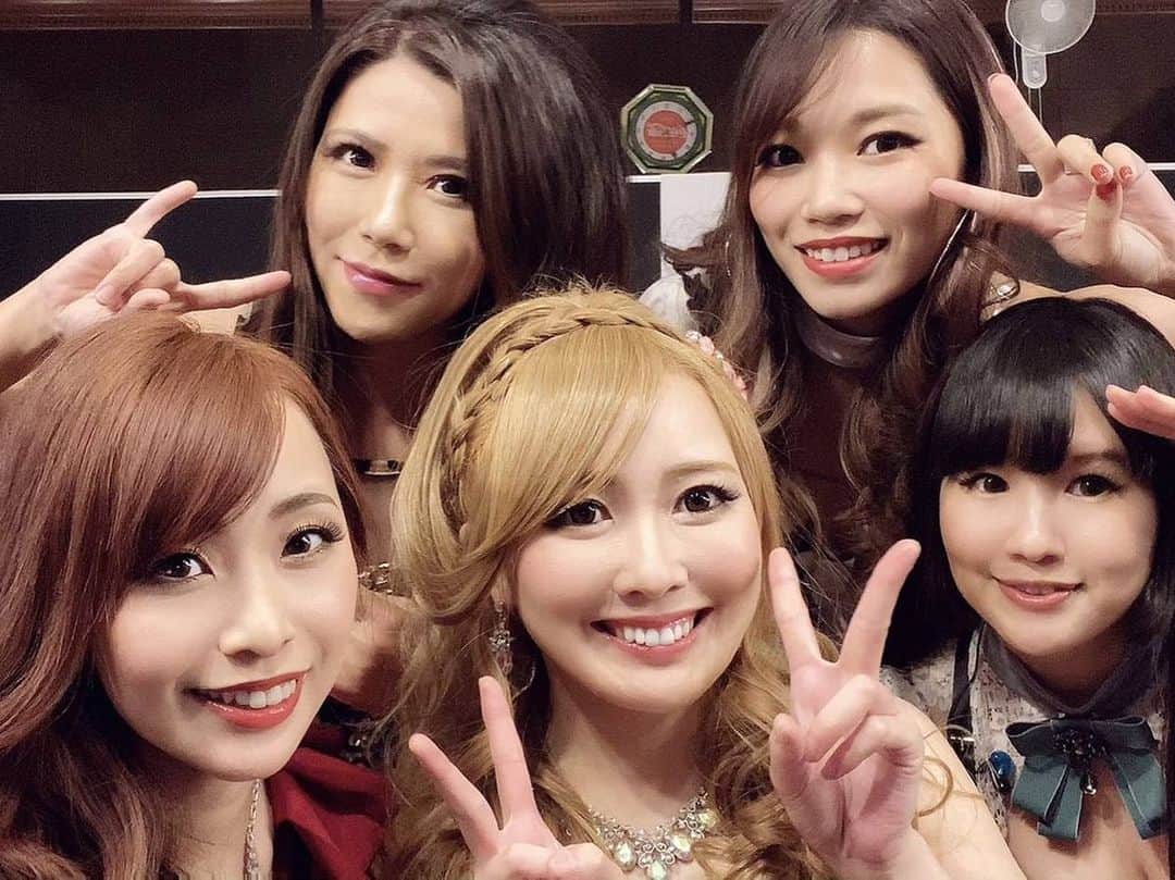 R!Nさんのインスタグラム写真 - (R!NInstagram)「名古屋ReNY Limited ありがとうございました！！！  アツいライブだったなぁ 声が出せない中でも楽しんでくれてる姿が本当に嬉しくて、今年初のフルワンマンが最高の瞬間で胸に刻まれました。  名古屋ありがとう。 また必ず会おう。  #aldious #名古屋 #nagoya #renylimited #アルディアス」12月19日 11時34分 - rin_gemie