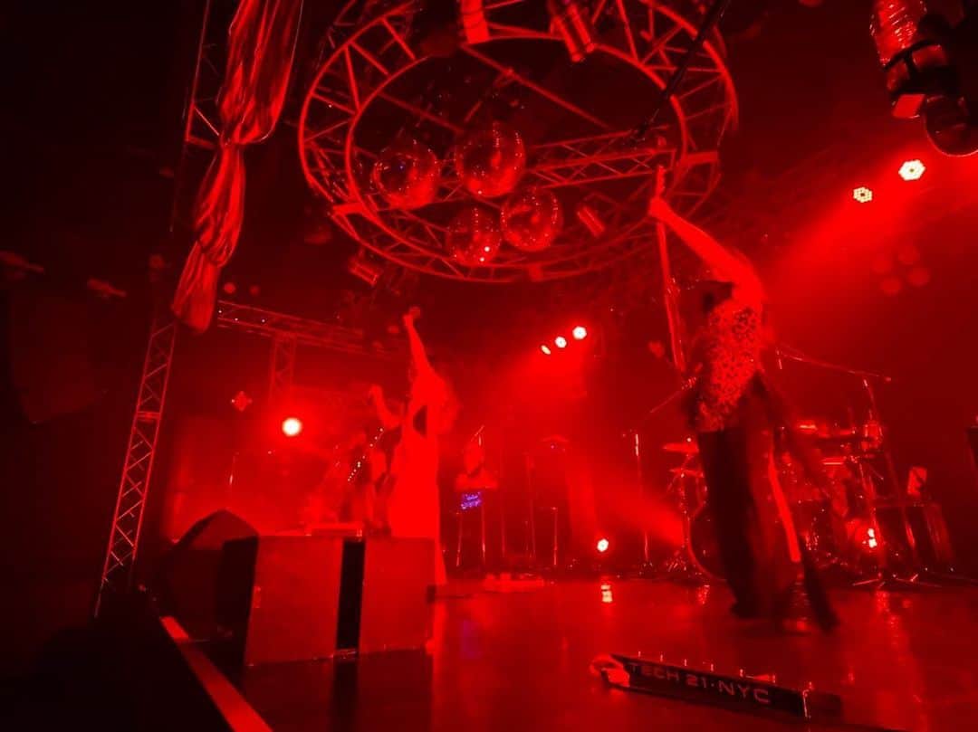 R!Nさんのインスタグラム写真 - (R!NInstagram)「名古屋ReNY Limited ありがとうございました！！！  アツいライブだったなぁ 声が出せない中でも楽しんでくれてる姿が本当に嬉しくて、今年初のフルワンマンが最高の瞬間で胸に刻まれました。  名古屋ありがとう。 また必ず会おう。  #aldious #名古屋 #nagoya #renylimited #アルディアス」12月19日 11時34分 - rin_gemie
