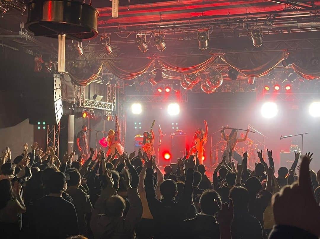 R!Nのインスタグラム：「名古屋ReNY Limited ありがとうございました！！！  アツいライブだったなぁ 声が出せない中でも楽しんでくれてる姿が本当に嬉しくて、今年初のフルワンマンが最高の瞬間で胸に刻まれました。  名古屋ありがとう。 また必ず会おう。  #aldious #名古屋 #nagoya #renylimited #アルディアス」