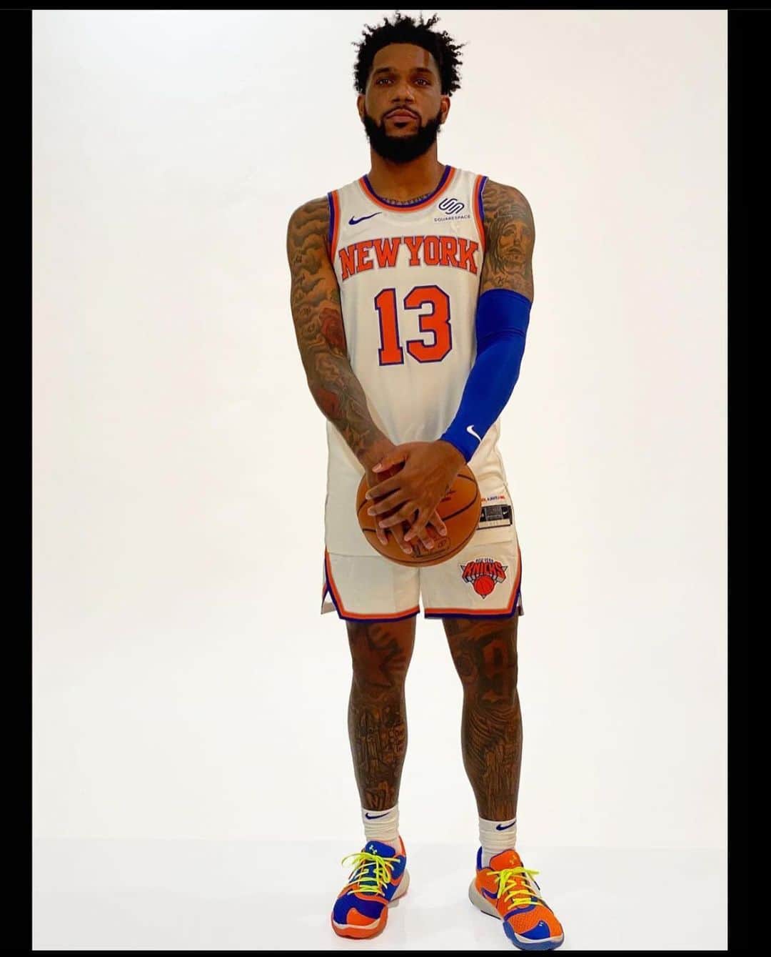 J・R・スミスのインスタグラム：「Extremely proud of you Lil bro! Keep going! @2mbp_ King shit! An you look good in that uni! #8 #KnicksTape!」
