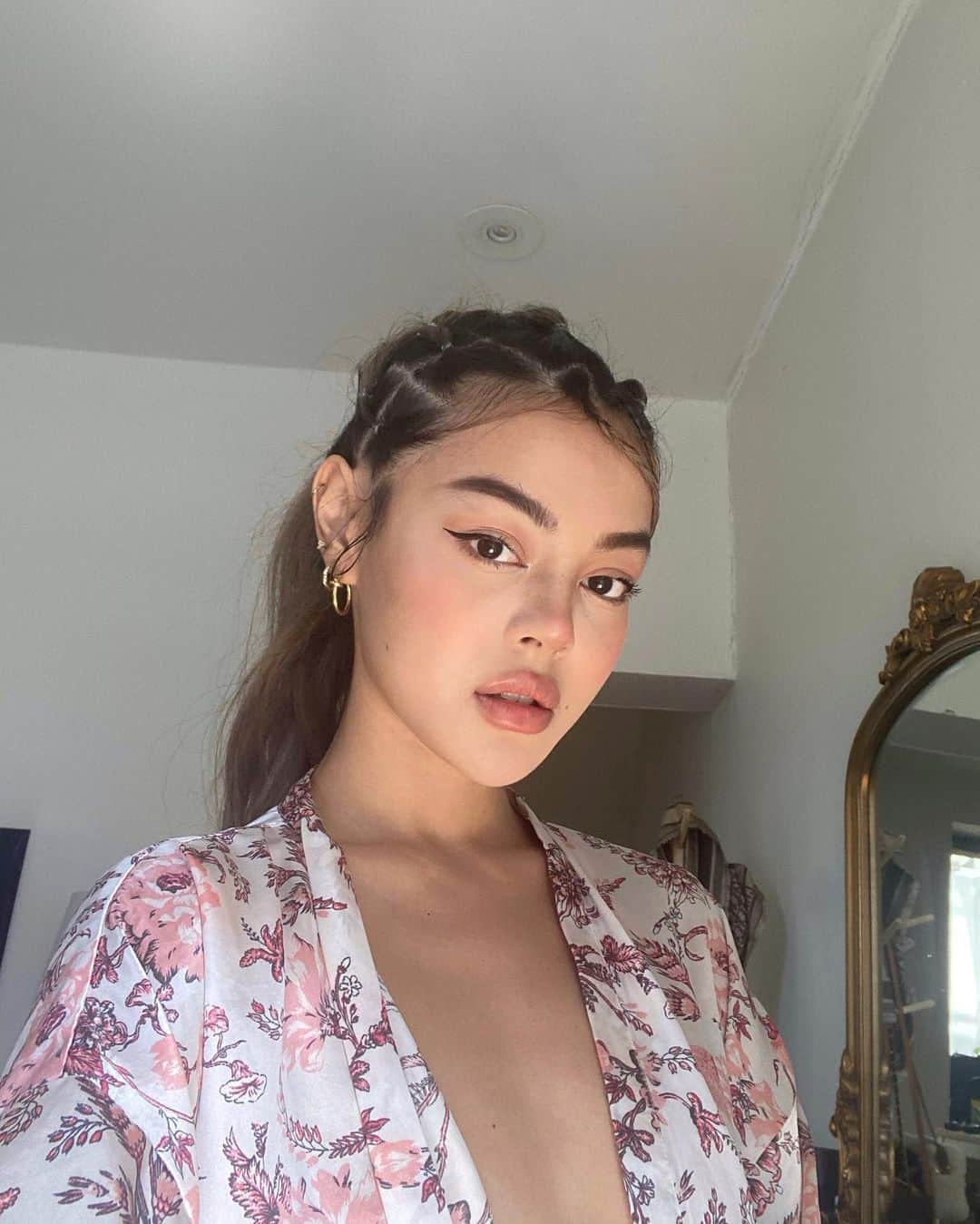 リリーマイマックのインスタグラム：「Baby hairs are cute @hairwithlinda」