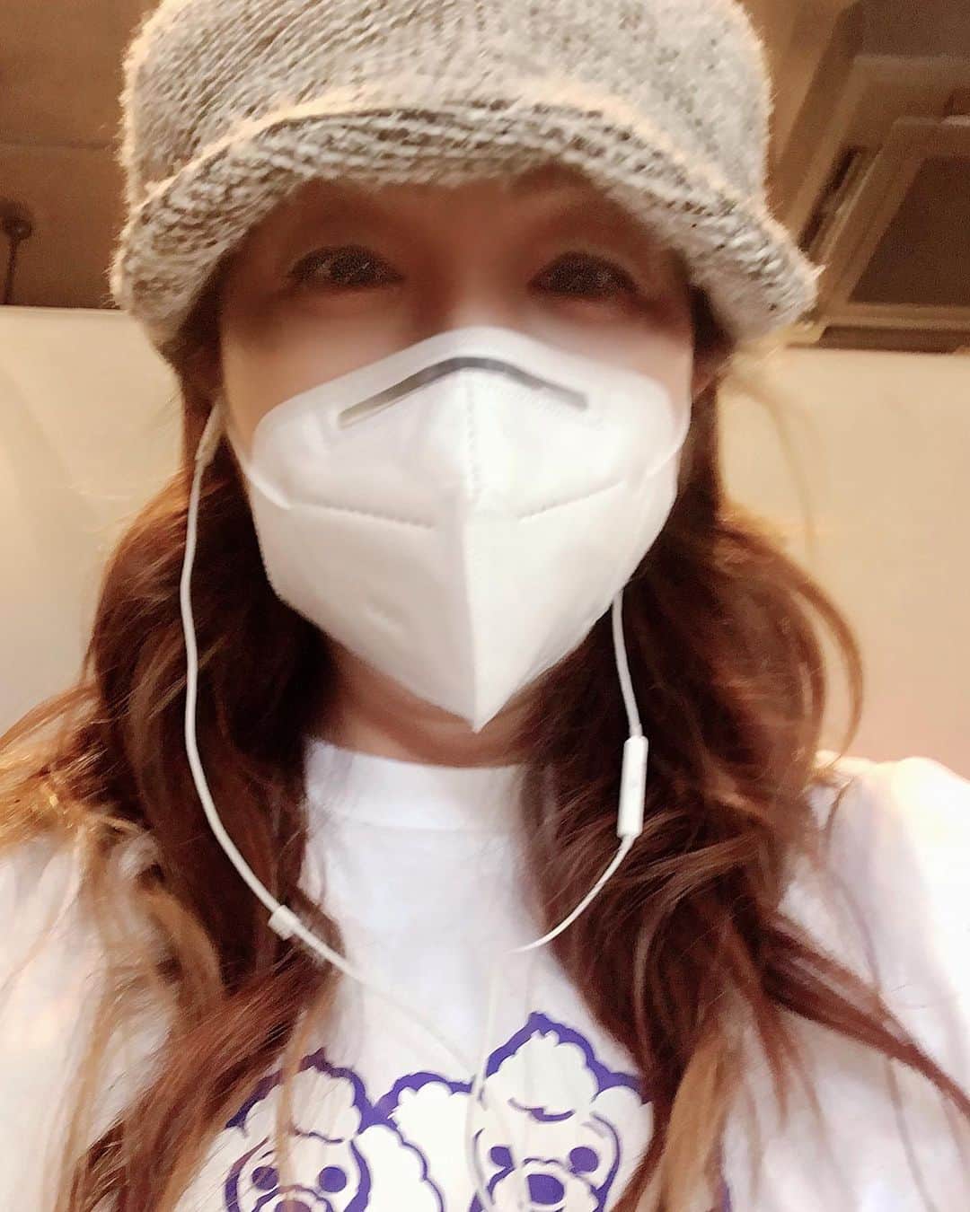 井上貴子のインスタグラム：「なんと！！！  マネージャー田口氏の 妹の啓子さんのshop 「株式会社イシワタ」さんで  コチラを作ってもらいました！！  かなりかわゆーーーい💛  早速今日から！！  ちなみに コチラは商品ではないけど  まもなく LLPW-X通販サイト 「神取屋」がオープンです。  おたのしみに^ ^  Happyで^ ^  コロナ禍に携わる 全てのお仕事の皆様。  心から 感謝しています。  引き続き油断せず お気をつけて お過ごし下さいませ。  #井上貴子  #LLPWX #女子プロレス #紅緒と柊音 #トイプードル #株式会社イシワタ #LLPWX通販サイト神取屋 #TikTokはじめてみた #Twitterも見てね #感謝 #STOPCOVID19」