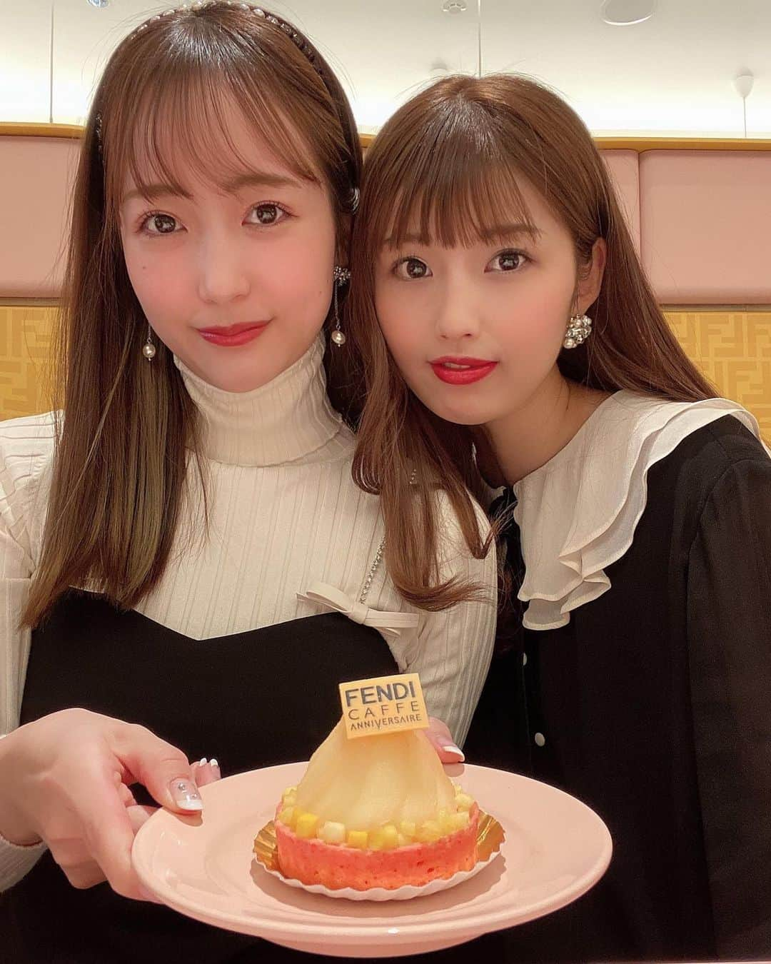 松尾友加里のインスタグラム：「❤︎FENDI CAFE...👜❤︎ ずっと行ってみたかった 「アニヴェルセル カフェ 表参道」 FENDIのコラボレーションカフェへ☕️❤︎ _ _ _ _ _ _ _ _ #happy #day #fendi  #anniversairecafe #herlipto  #instagood #instagram」