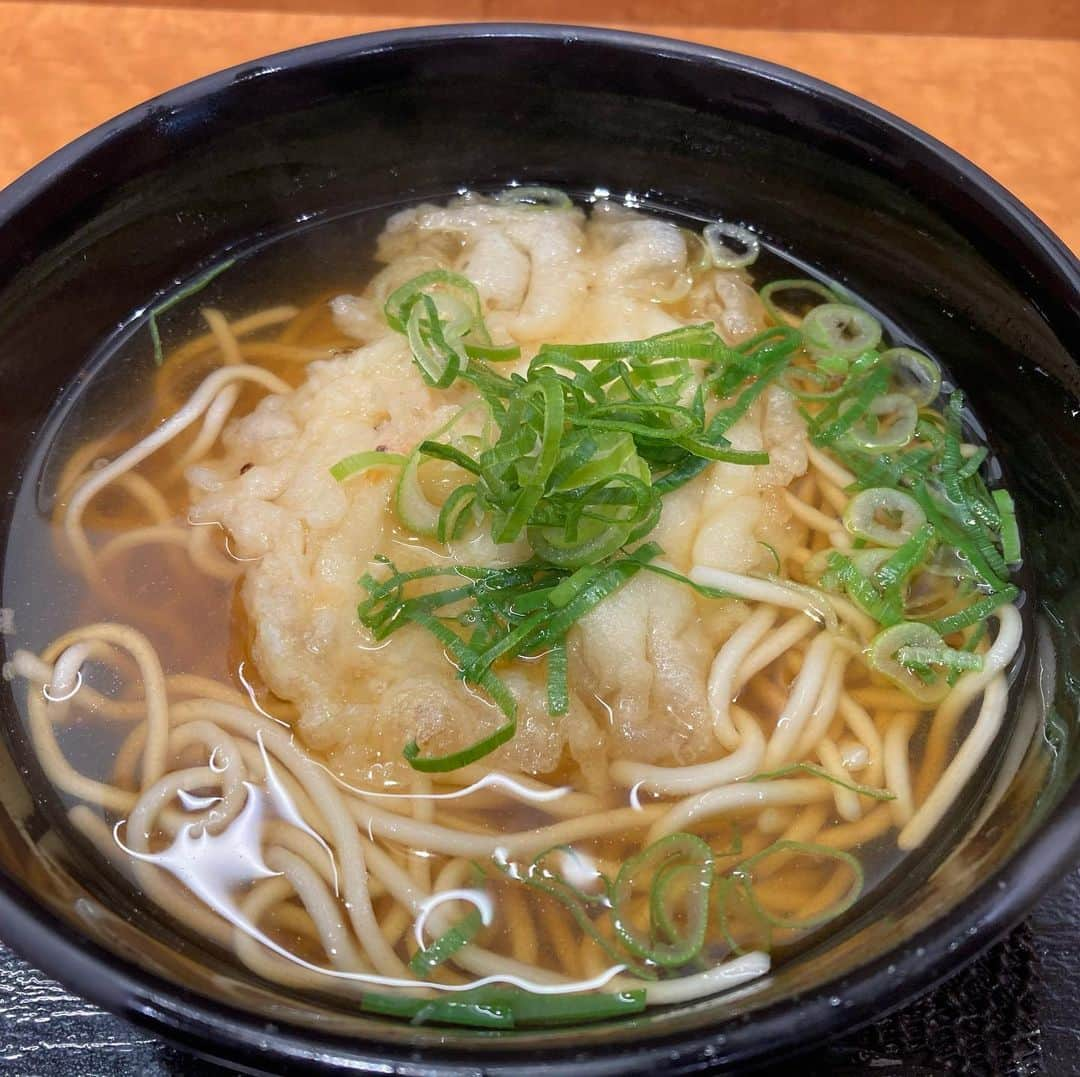 和田政宗のインスタグラム：「姫路駅名物「えきそば」  黄色い中華麺風そばに和風だし。  とても美味！」