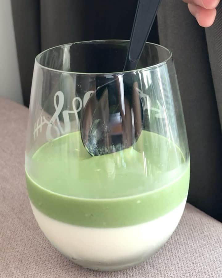 Li Tian の雑貨屋のインスタグラム：「Missing the matcha dessert which I shared with @k____serendipity back in the days of food hunting in Japan and thus decided to make this Matcha Milk Pudding 🍵 Turned out unexpectedly yummy and even the family loved it! Now I’m thinking of turning this into a jar pudding dessert for sale next time 😉  • • • #dairycreamkitchen #singapore #desserts #igersjp #yummy #love #sgfood #foodporn #igsg #ケーキ  #instafood #beautifulcuisines #sgbakes #bonappetit #cafe #cakes #bake #sgcakes #スイーツ #feedfeed #pastry #sgcafe #cake #homebaker #stayhomesg #homebake #christmas #matcha #抹茶 #pudding」