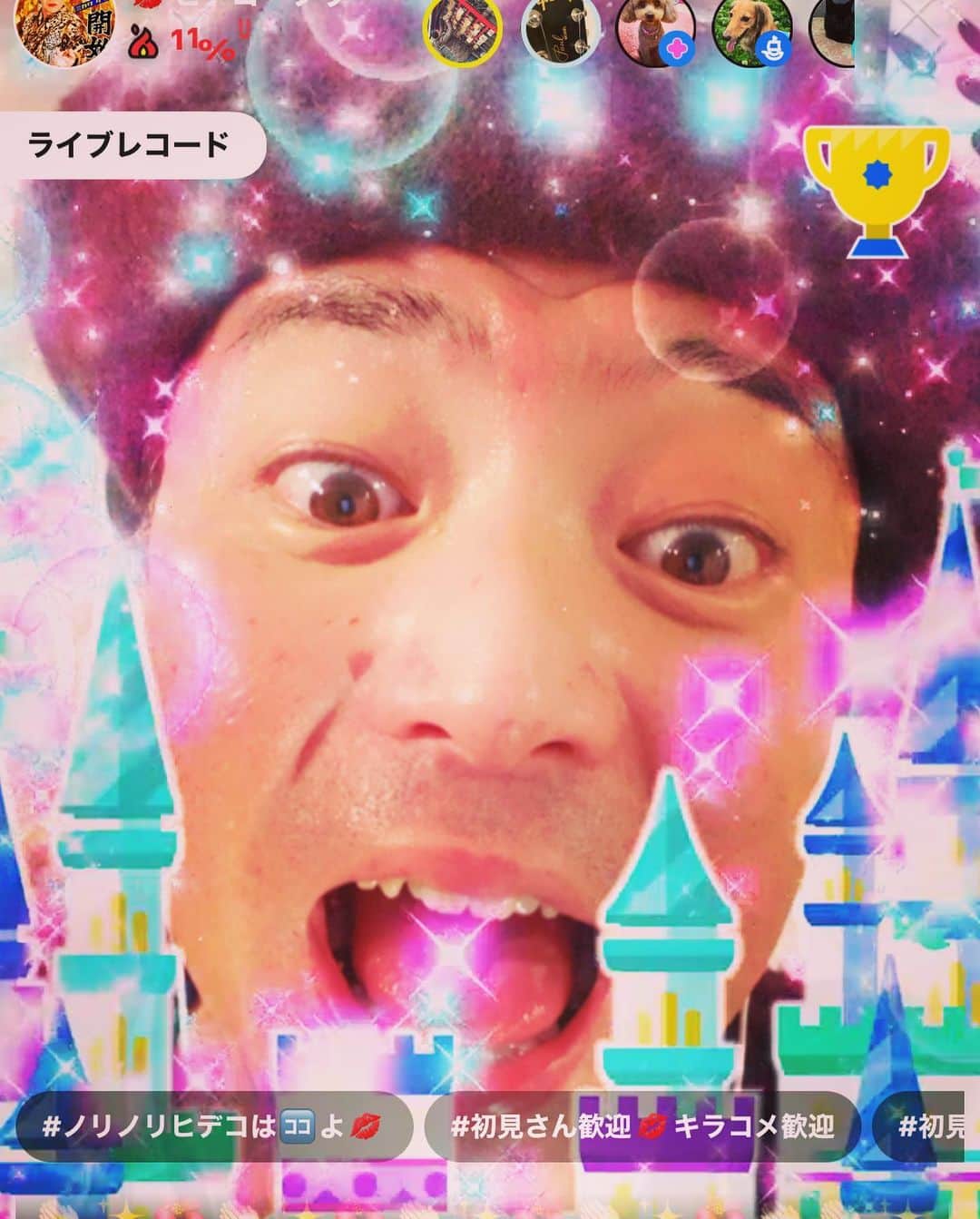 美川憲二さんのインスタグラム写真 - (美川憲二Instagram)「みなさん。  こんにちは🌞😃🌞  本日の営業時間です。  土曜日ですから、美川憲二に変身して💄  オカマBAR、美川で‼️  1部、16：30〜18：30まで。 2部、20：00〜22：30まで。 (2部は、素顔ヒデコで配信です)  昨日から　ポコチャ❗️ で　クリスマス限定‼️アイテムも出てますので🎅🧑‍🎄🤶🎄🎄🎄✨✨✨✨✨😃👍👍👍  うちの店も　今日からクリスマス仕様ですので🎅🧑‍🎄🎄🎄☃️☃️☃️☃️❄️❄️❄️❄️🌟🌟🌟🌟  クリスマスシャンパン🍾🥂  クリスマスシャンパン🍾🥂  入れに来てくだされ〜😍💓💓💓  皆様のお越しをお待ちしております🥰💕💕💕💕💕💕💕 #pococha #ポコチャ #アプリダウンロードしてね #クリスマスアイテム出てるわよ #シャンパン入れにきてね #美川憲一 #美川憲二 #ヒデコフランセスカ #オネェ系 #ものまね #美川さん以外のものまね披露してます  #評判いいわよ  #面白いから来なさいよ  #それそれー」12月19日 12時08分 - mikawakenji