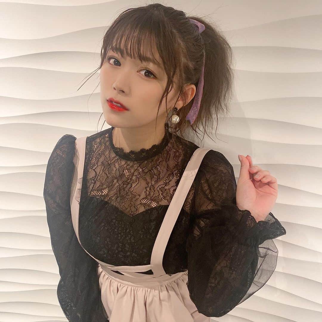 山内鈴蘭さんのインスタグラム写真 - (山内鈴蘭Instagram)「ふわふわのポニーテール🐴💓 本当に可愛くアレンジしてくださって、ふわふわなのに崩れなくて、このままお出かけしたいくらいだった🥰 ． @kanagongongon さんありがとうございましたっ🥺💓 ． 渋谷道玄坂にある @beauty_salon_nagomi だよん！ ． やっぱり可愛いヘアだと テンションあがるよねっ💓💓💓💓 ． ． ありがとうございました🥳 ． ． #ヘアアレンジ #ポニーテール #渋谷道玄坂 #ヘアサロン #美容室 #nagomi #ヘアスタイル #イベント #ポニーテールアレンジ  #衣装 #ライブ衣装 #ootd #ポニーテール女子 #渋谷美容室 #eatme」12月19日 12時15分 - xxsuzuranxx
