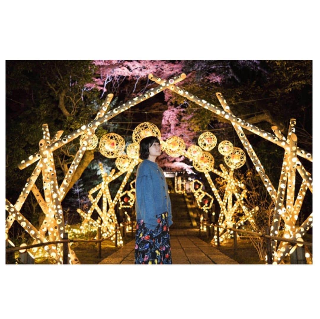 相馬有紀実のインスタグラム：「久しぶりの更新になってまった。 いつの間にか今年もあと少し。  キラキラすきです。  でもこれ付けるの大変だよな、すごすぎだべとキラキラの世界と現実を行き来（笑）。  #photo #photography #actress  #christmas #illumination #写真 #写真好きな人と繋がりたい #クリスマス #イルミネーション」
