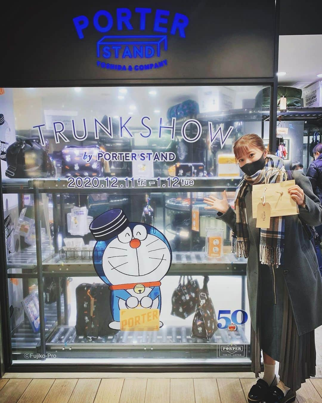 小菅怜衣さんのインスタグラム写真 - (小菅怜衣Instagram)「♡♡ 　 ポータースタンド 東京駅店へ✌︎✌︎ 　 可愛かった〜💛💙 とりあえず缶バッチを色違いで…！ 　 リュック欲しいけど………😂💸 　 　 　 　 #ポーター #porter #ドラえもん  #ドラえもん大好き #ドラえもん好きな人と繋がりたい #ドラえもんグッズ  #instadaily #instalike #mylove❤️ #followｍe」12月19日 12時18分 - kosuge_rei