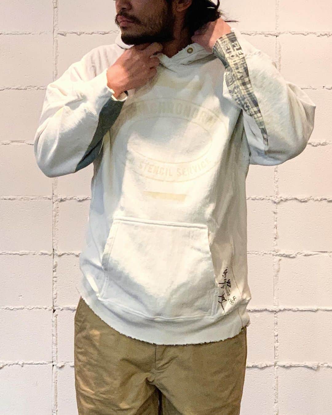 アナクロノームさんのインスタグラム写真 - (アナクロノームInstagram)「. . . . AN088-PK-STCL#3 CRASHED PARKA STENCIL WHITE . . . @tsutomu_moriya × @anachronorm_context_gallery . . . @anachronorm262 . . . #anachronorm #contextgallery #nakameguro #balanceokayama #okayama #stencil #parker #damage」12月19日 12時30分 - anachronorm262