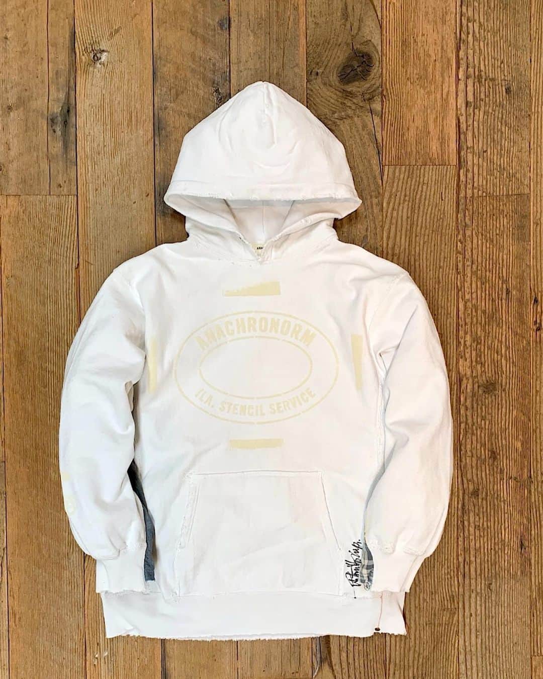 アナクロノームさんのインスタグラム写真 - (アナクロノームInstagram)「. . . . AN088-PK-STCL#3 CRASHED PARKA STENCIL WHITE . . . @tsutomu_moriya × @anachronorm_context_gallery . . . @anachronorm262 . . . #anachronorm #contextgallery #nakameguro #balanceokayama #okayama #stencil #parker #damage」12月19日 12時30分 - anachronorm262