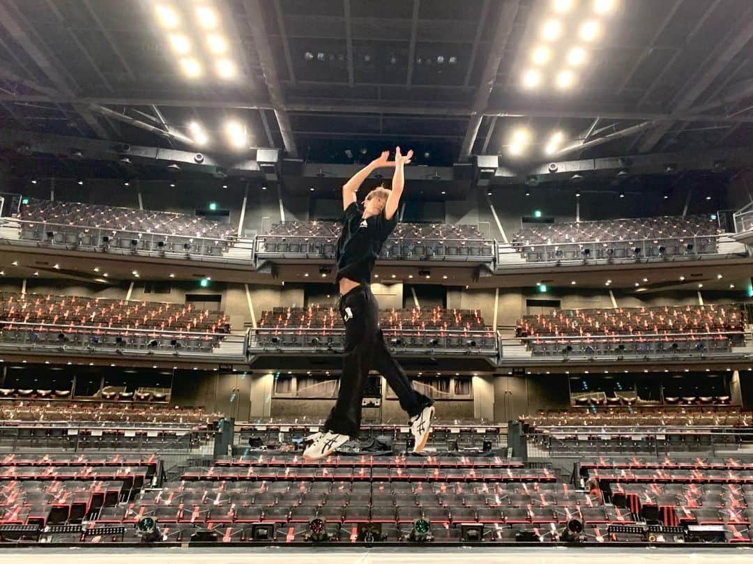 一ノ瀬竜のインスタグラム：「空中で止まれました🏐 . . 2021年春、ハイパープロジェクション演劇「ハイキュー!!」"頂の景色・２"に菅原孝支役として出演します！！ 終幕です！！ 今夜は生姜焼きじゃぁぁぁあ！ ぜひ観て下さい🙇‍♂️最後まで宜しくお願いします。  ボールを落とさないことに、必死に、なるだけ。  #演劇ハイキュー  #ハイキュー #haikyuu  #菅原孝支」