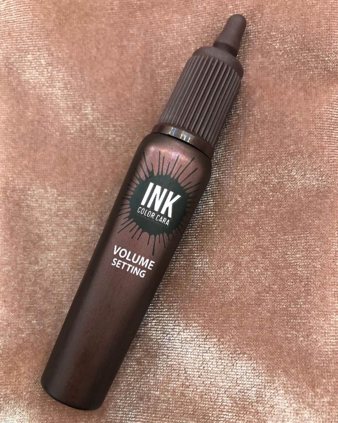 松永ちさとさんのインスタグラム写真 - (松永ちさとInstagram)「どっちもこのみの色🍫🍊💛 👀#mascara#INK#brown 💋#rip#addiction col#10 #chisamake#松永ちさと #chisaco ordinate」12月19日 12時33分 - chisato_matsunaga