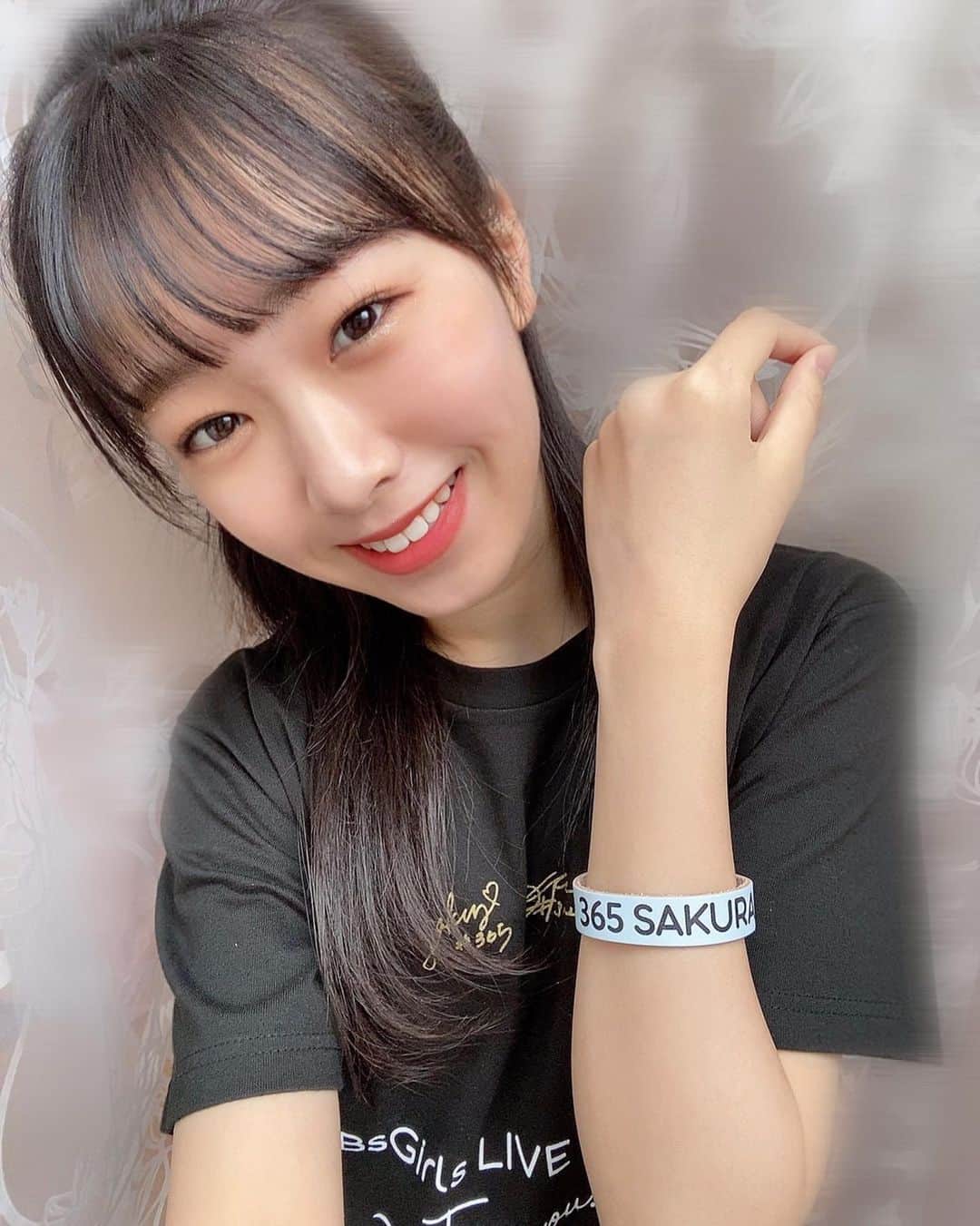 SAKURAさんのインスタグラム写真 - (SAKURAInstagram)「こんにちは！🌸﻿ ﻿ ﻿ ﻿ いよいよ明日は！﻿ 「BsGirls LIVE 2020 ～For you.～」🎶﻿ ドキドキワクワク😳💭﻿ 今はワクワクの方が勝ってます🤣﻿ 明日になったら緊張するんだろうなあ😅﻿ ﻿ ﻿ ﻿ じゃーん！！！！！﻿ 私も、BsGirlsライブTシャツ着てみました〜！🥰﻿ とても可愛くてすごくお気に入りです✨✨﻿ そして、BsGirls本革製ブレスレット！！﻿ 私のカラーは、パステルブルーです🎶💎🌸﻿ ﻿ ﻿ ﻿ ﻿ 皆様、是非GETして下さいね💗﻿ お揃いにしましょう☺️🎶﻿ ﻿ ﻿ ﻿ ﻿ ではでは、﻿ 素敵な午後をお過ごし下さいね✨﻿ ﻿ ﻿ ﻿ ﻿ #bs2020 #buffaloes #baseball #orixbuffaloes #npb  #プロ野球 #野球女子 #野球好き #ユニフォーム  #live #foryou #2020 #ワンマンライブ #グッズ #tシャツ  #ブレスレット #メンバーカラー #パステルカラー  #instagood #instagram #selfie #smile  #sakura_365 #sakura #bsgirls #🌸」12月19日 12時38分 - sakura_bsgirls_365