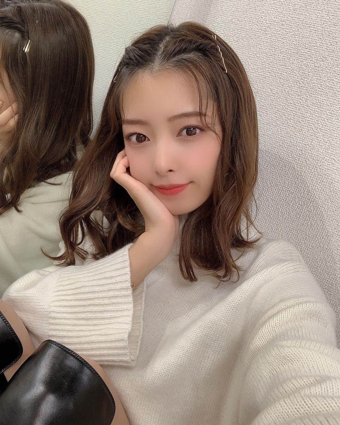 寺田安裕香のインスタグラム：「💄 メイクがうまくいったので 久しぶりに自撮りしてみました😚 ・ ・ ・ ・ ・ #久しぶり #自撮り #白ニット  #ナチュラルメイク #メイク #selfie #me #makeup  #japan #japanesegirl  #좋아요 #팔로미#추억#일상룩 #漂亮 #赞 #粉我 #自拍  #followｍe #knit」