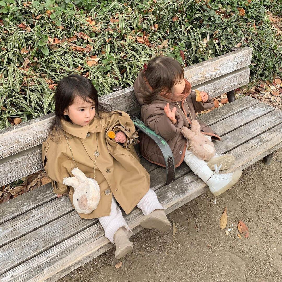 保木ちひろさんのインスタグラム写真 - (保木ちひろInstagram)「🍌 可愛い @miiikunkun ちゃん親子と @nanaaba_popup のPOP-UP🍌♡ アウターとオソロいのうさちゃんバック持って公園🐰 うさちゃんなんと500円だった👏🏻🥺 #nanaaba#nanaaba_kids#nanaabapopup」12月19日 13時03分 - hokichihiro