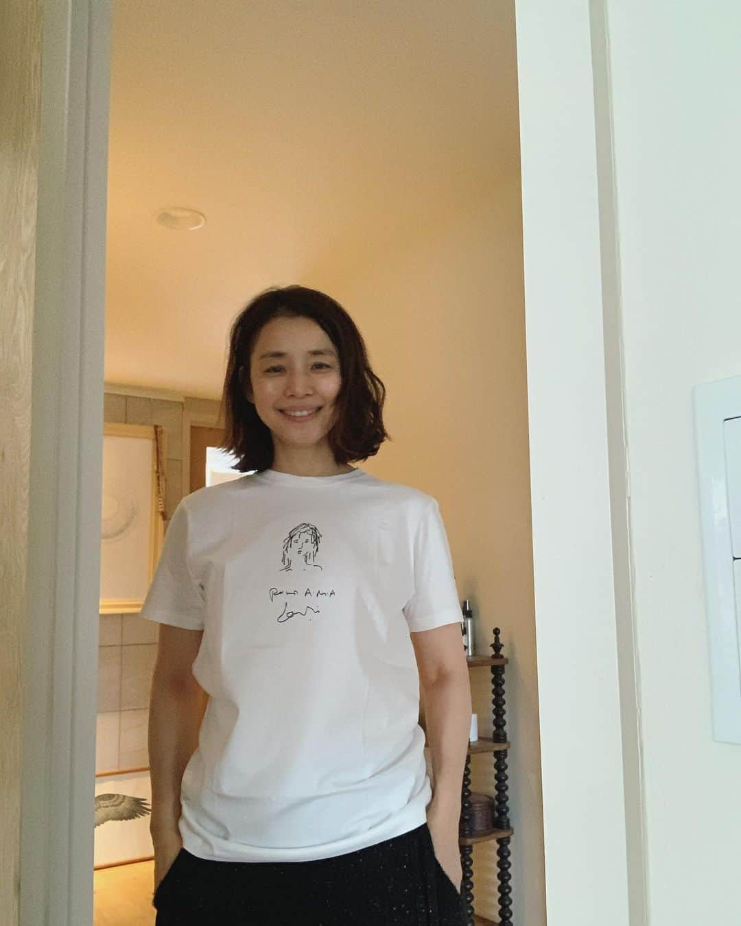 石田ゆり子さんのインスタグラム写真 - (石田ゆり子Instagram)「この素敵なTシャツは 東日本大震災への復興プロジェクトである アマプロジェクトのために ジェーン・バーキンさん シャルロット・ゲーンズブールさん ルー・ドワイヨンさん 親子が描いてくれたものです。 本日の夜7時まで 青山にあるマリ・エレーヌ・ド・タイヤックの3階にて アマプロジェクトのイベントが開催されており そこで直接購入できます。 ネットでも買えるかな… コロナ禍ではありますが 万全の対策をしてどうぞ ふらりとお立ち寄りくださると幸せです。 アマプロジェクト主催の 村上香住子さんは そこにいらっしゃるだけで フランスの香りが漂う素敵なマダムです。憧れです。 ちなみに 一枚目がジェーン 二枚目がシャルロット 三枚目がルー  サイズ感も着心地もとても良いのです。 #アマプロジェクト」12月19日 13時03分 - yuriyuri1003